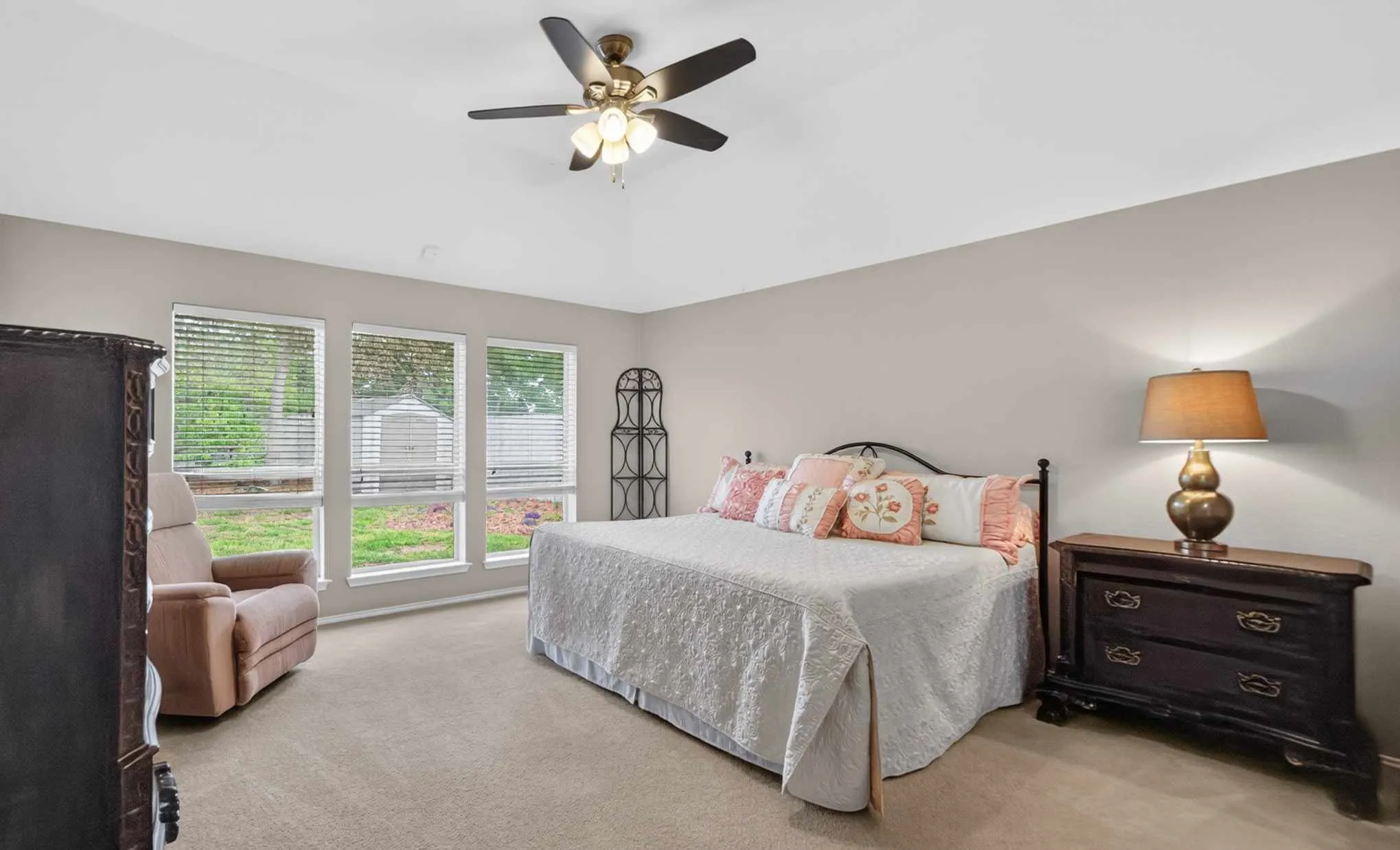 Single Family Residence For Sale in Smith County , 514 Noah Lane, Lindale, Texas 75771, 3 Bedroom, 2 Bathroom, 2 Garage spaces, 2,002 Sqft, built in 2002, mls#21244097, Real Estate Agent in Lindale, Homes For Sale in Smith county, Homes For Sale in Lindale, Realtor in Lindale Texas, Real Estate Brokerage Independent Realty Texas, Luminita Cordes Realtor