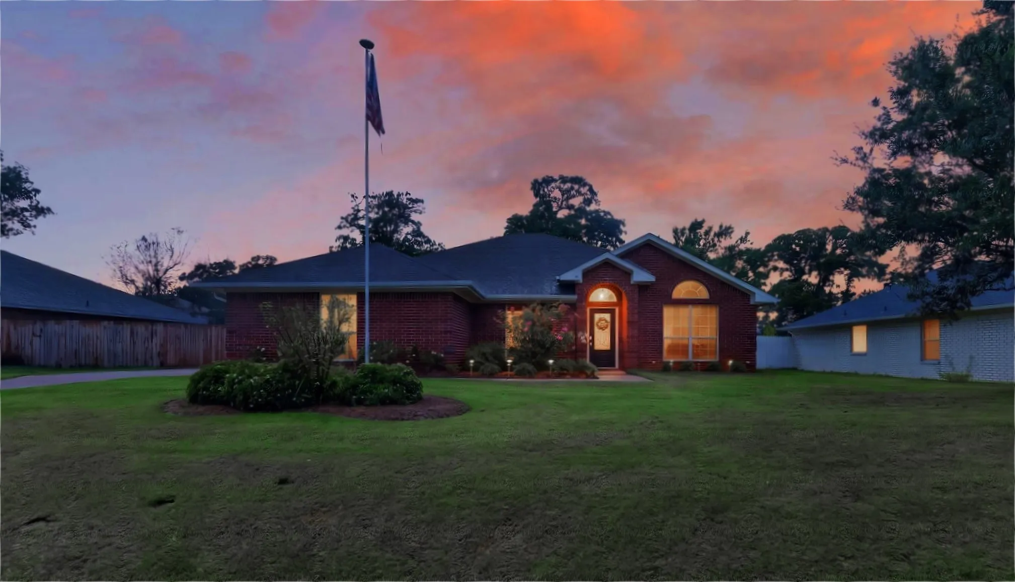 Single Family Residence For Sale in Smith County , 514 Noah Lane, Lindale, Texas 75771, 3 Bedroom, 2 Bathroom, 2 Garage spaces, 2,002 Sqft, built in 2002, mls#21244097, Real Estate Agent in Lindale, Homes For Sale in Smith county, Homes For Sale in Lindale, Realtor in Lindale Texas, Real Estate Brokerage Independent Realty Texas, Luminita Cordes Realtor