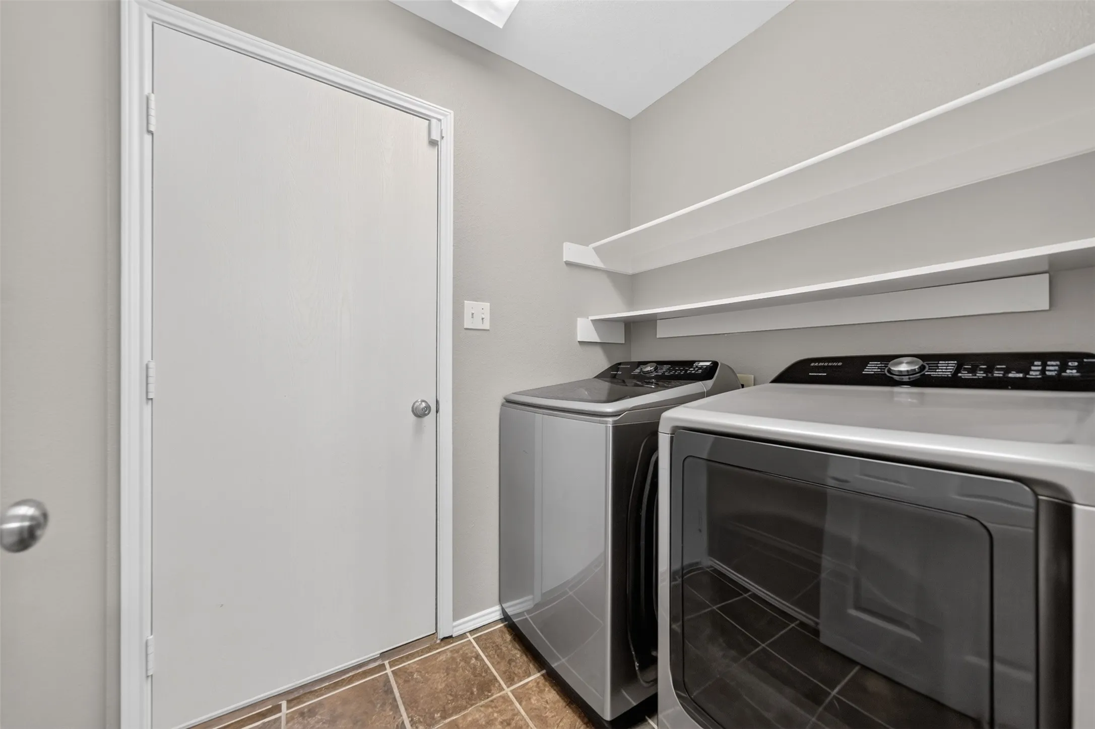 Single Family Residence For Sale in Smith County , 514 Noah Lane, Lindale, Texas 75771, 3 Bedroom, 2 Bathroom, 2 Garage spaces, 2,002 Sqft, built in 2002, mls#21244097, Real Estate Agent in Lindale, Homes For Sale in Smith county, Homes For Sale in Lindale, Realtor in Lindale Texas, Real Estate Brokerage Independent Realty Texas, Luminita Cordes Realtor