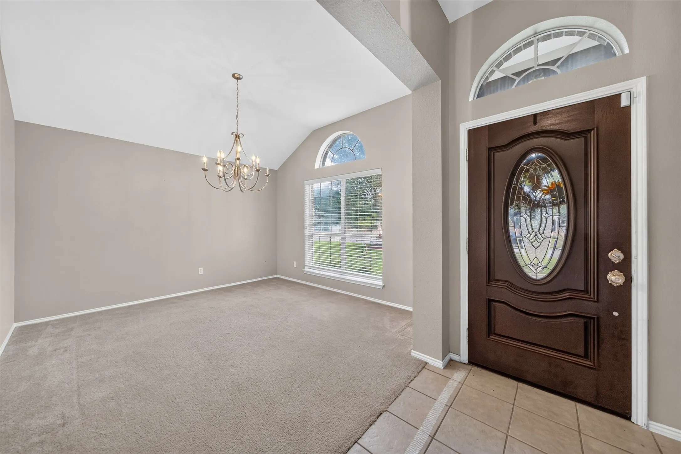 Single Family Residence For Sale in Smith County , 514 Noah Lane, Lindale, Texas 75771, 3 Bedroom, 2 Bathroom, 2 Garage spaces, 2,002 Sqft, built in 2002, mls#21244097, Real Estate Agent in Lindale, Homes For Sale in Smith county, Homes For Sale in Lindale, Realtor in Lindale Texas, Real Estate Brokerage Independent Realty Texas, Luminita Cordes Realtor