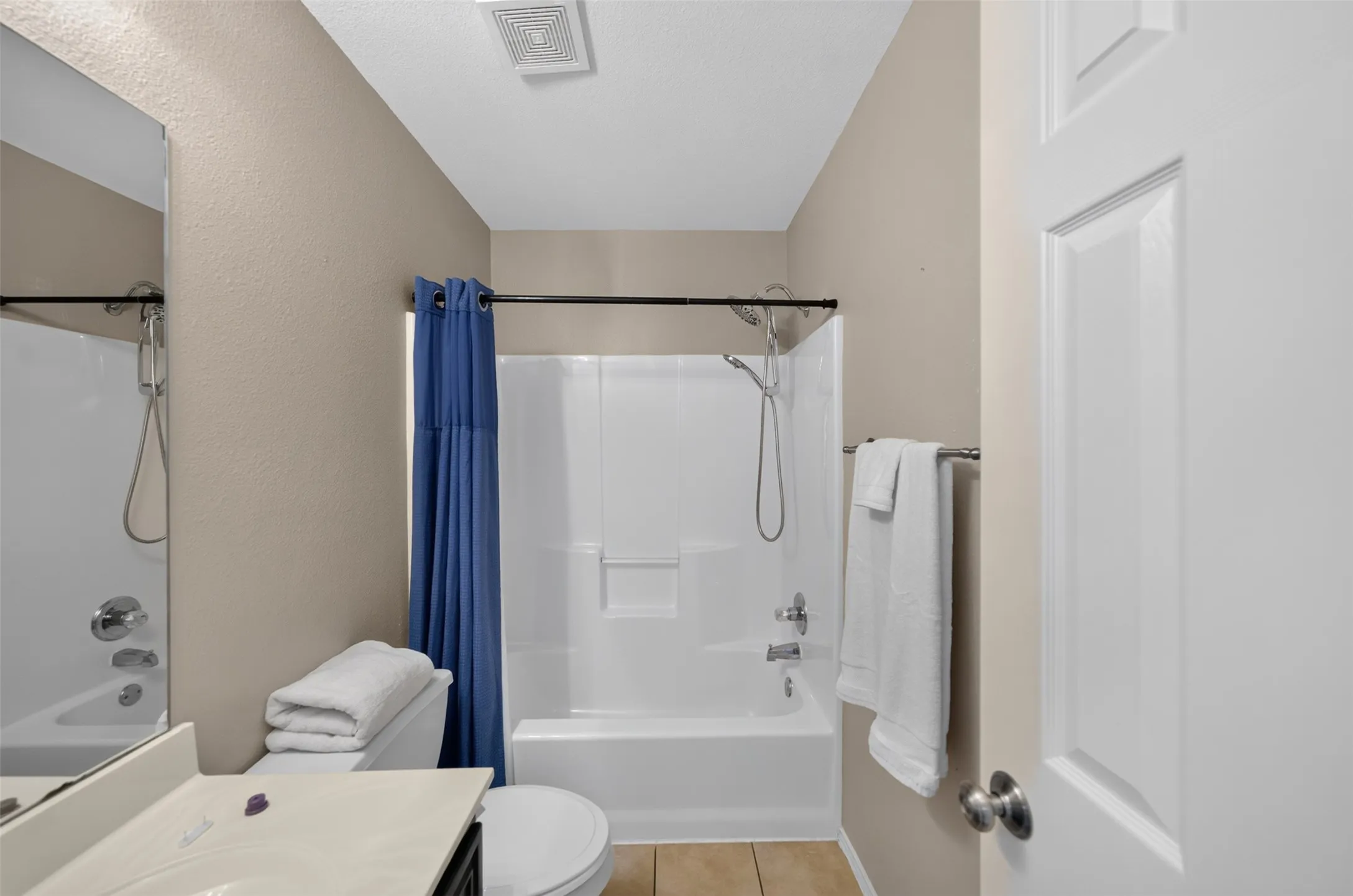Single Family Residence For Sale in Smith County , 514 Noah Lane, Lindale, Texas 75771, 3 Bedroom, 2 Bathroom, 2 Garage spaces, 2,002 Sqft, built in 2002, mls#21244097, Real Estate Agent in Lindale, Homes For Sale in Smith county, Homes For Sale in Lindale, Realtor in Lindale Texas, Real Estate Brokerage Independent Realty Texas, Luminita Cordes Realtor