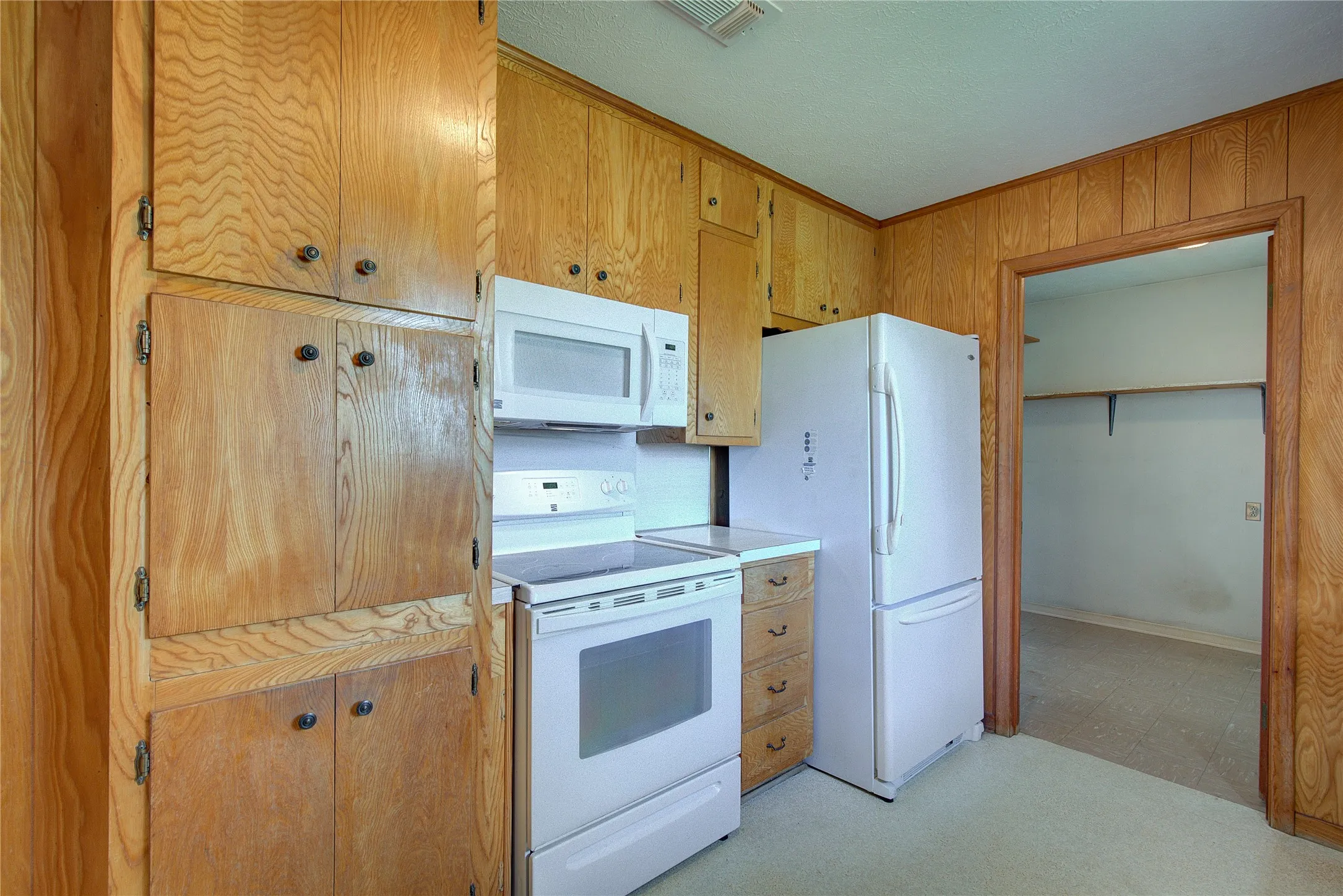 Single Family Residence For Sale in Hunt County , 7007 State Highway 50, Commerce, Texas 75428, 3 Bedroom, 2 Bathroom, Garage spaces, 1,683 Sqft, built in 1970, mls#21244098, Real Estate Agent in Commerce, Homes For Sale in Hunt county, Homes For Sale in Commerce, Realtor in Commerce Texas, Real Estate Brokerage Independent Realty Texas, Luminita Cordes Realtor