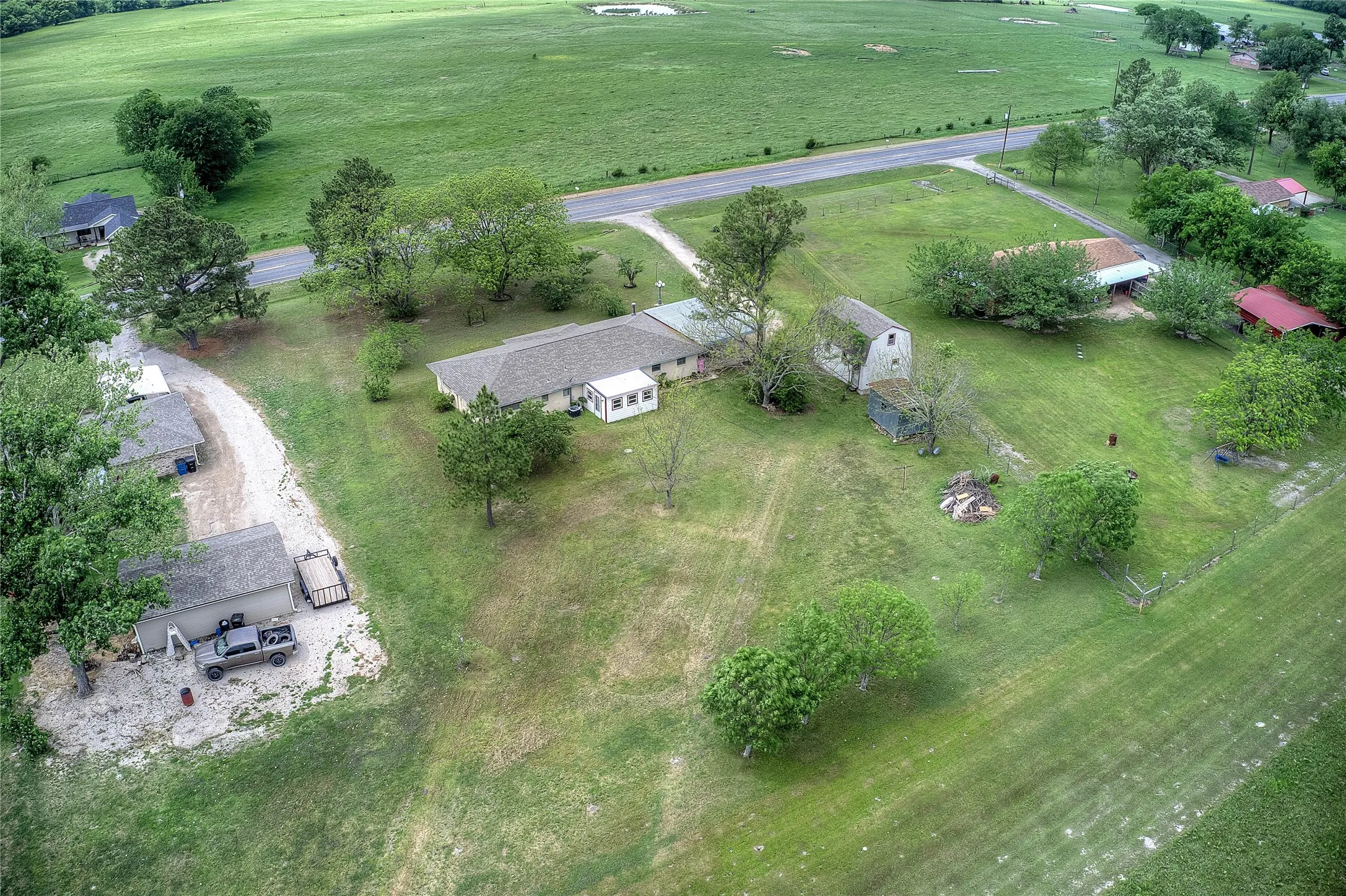 Single Family Residence For Sale in Hunt County , 7007 State Highway 50, Commerce, Texas 75428, 3 Bedroom, 2 Bathroom, Garage spaces, 1,683 Sqft, built in 1970, mls#21244098, Real Estate Agent in Commerce, Homes For Sale in Hunt county, Homes For Sale in Commerce, Realtor in Commerce Texas, Real Estate Brokerage Independent Realty Texas, Luminita Cordes Realtor