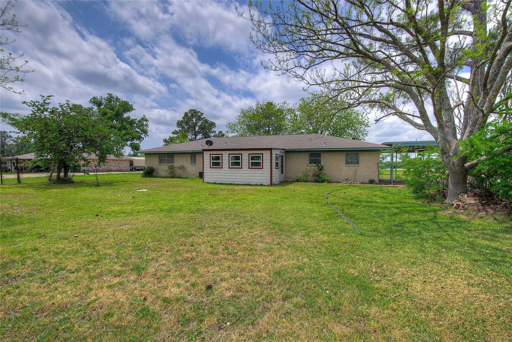 Single Family Residence For Sale in Hunt County , 7007 State Highway 50, Commerce, Texas 75428, 3 Bedroom, 2 Bathroom, Garage spaces, 1,683 Sqft, built in 1970, mls#21244098, Real Estate Agent in Commerce, Homes For Sale in Hunt county, Homes For Sale in Commerce, Realtor in Commerce Texas, Real Estate Brokerage Independent Realty Texas, Luminita Cordes Realtor