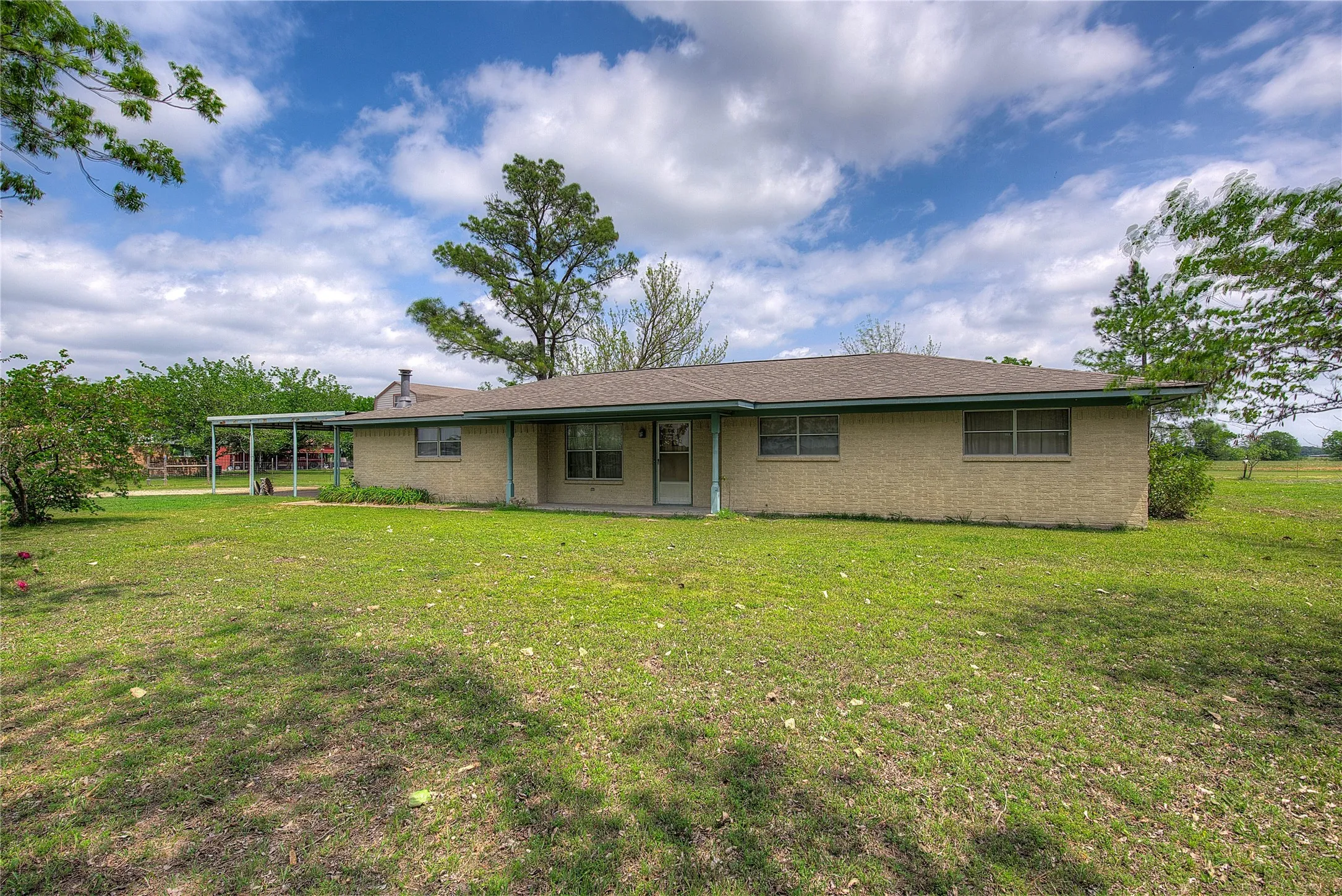 Single Family Residence For Sale in Hunt County , 7007 State Highway 50, Commerce, Texas 75428, 3 Bedroom, 2 Bathroom, Garage spaces, 1,683 Sqft, built in 1970, mls#21244098, Real Estate Agent in Commerce, Homes For Sale in Hunt county, Homes For Sale in Commerce, Realtor in Commerce Texas, Real Estate Brokerage Independent Realty Texas, Luminita Cordes Realtor