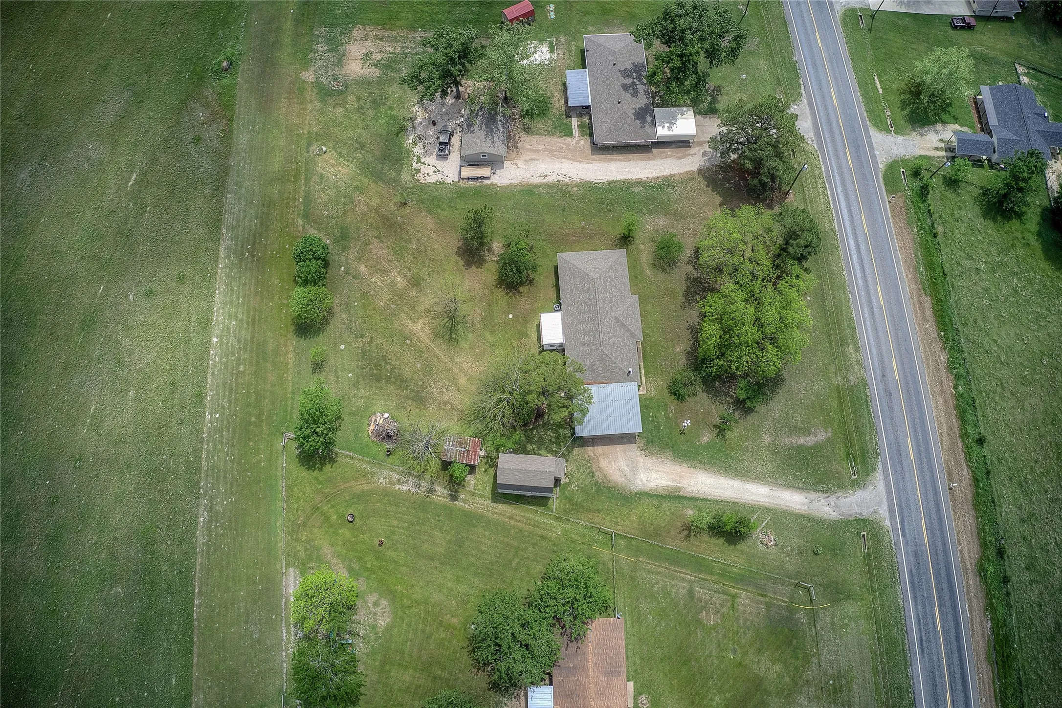 Single Family Residence For Sale in Hunt County , 7007 State Highway 50, Commerce, Texas 75428, 3 Bedroom, 2 Bathroom, Garage spaces, 1,683 Sqft, built in 1970, mls#21244098, Real Estate Agent in Commerce, Homes For Sale in Hunt county, Homes For Sale in Commerce, Realtor in Commerce Texas, Real Estate Brokerage Independent Realty Texas, Luminita Cordes Realtor