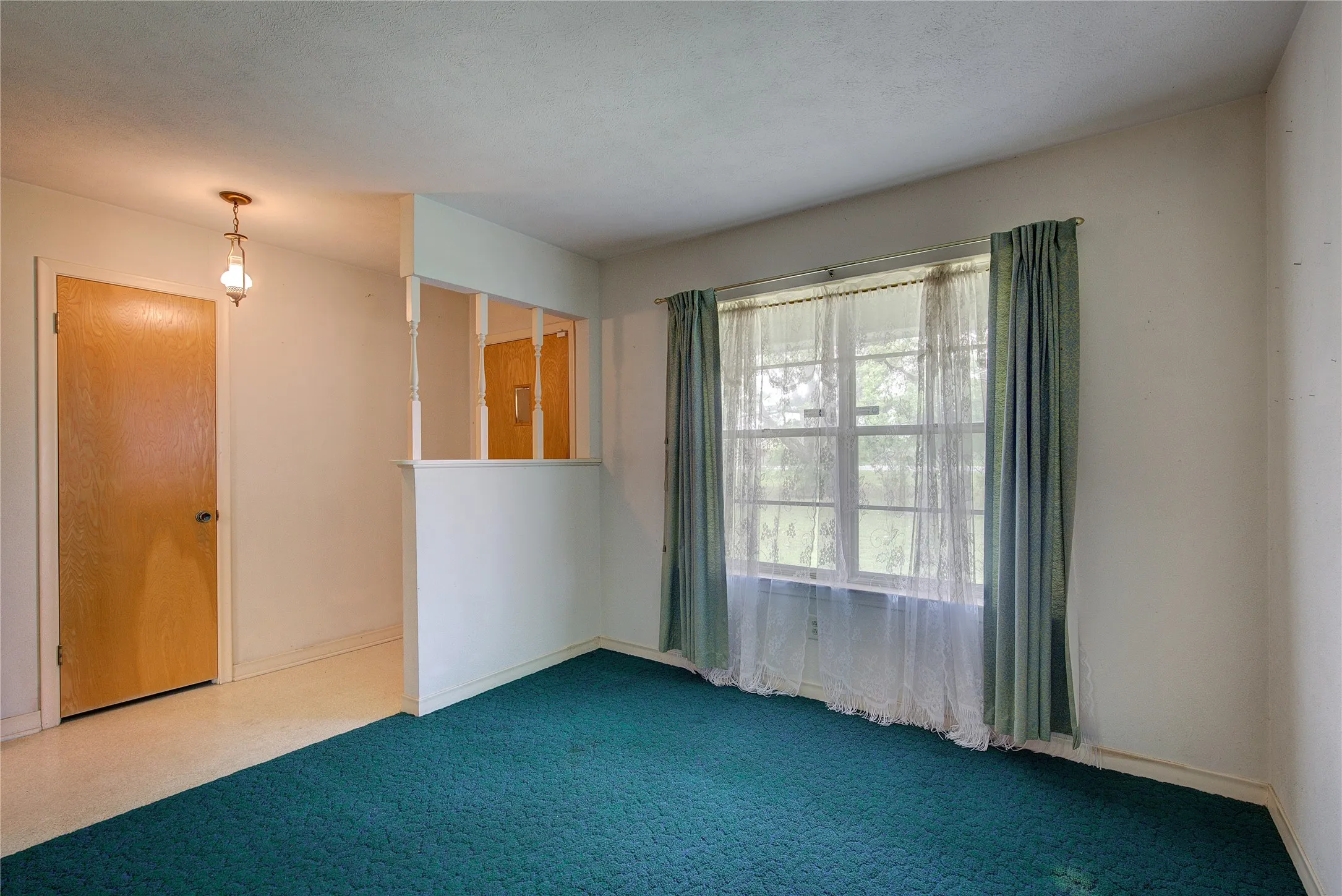 Single Family Residence For Sale in Hunt County , 7007 State Highway 50, Commerce, Texas 75428, 3 Bedroom, 2 Bathroom, Garage spaces, 1,683 Sqft, built in 1970, mls#21244098, Real Estate Agent in Commerce, Homes For Sale in Hunt county, Homes For Sale in Commerce, Realtor in Commerce Texas, Real Estate Brokerage Independent Realty Texas, Luminita Cordes Realtor