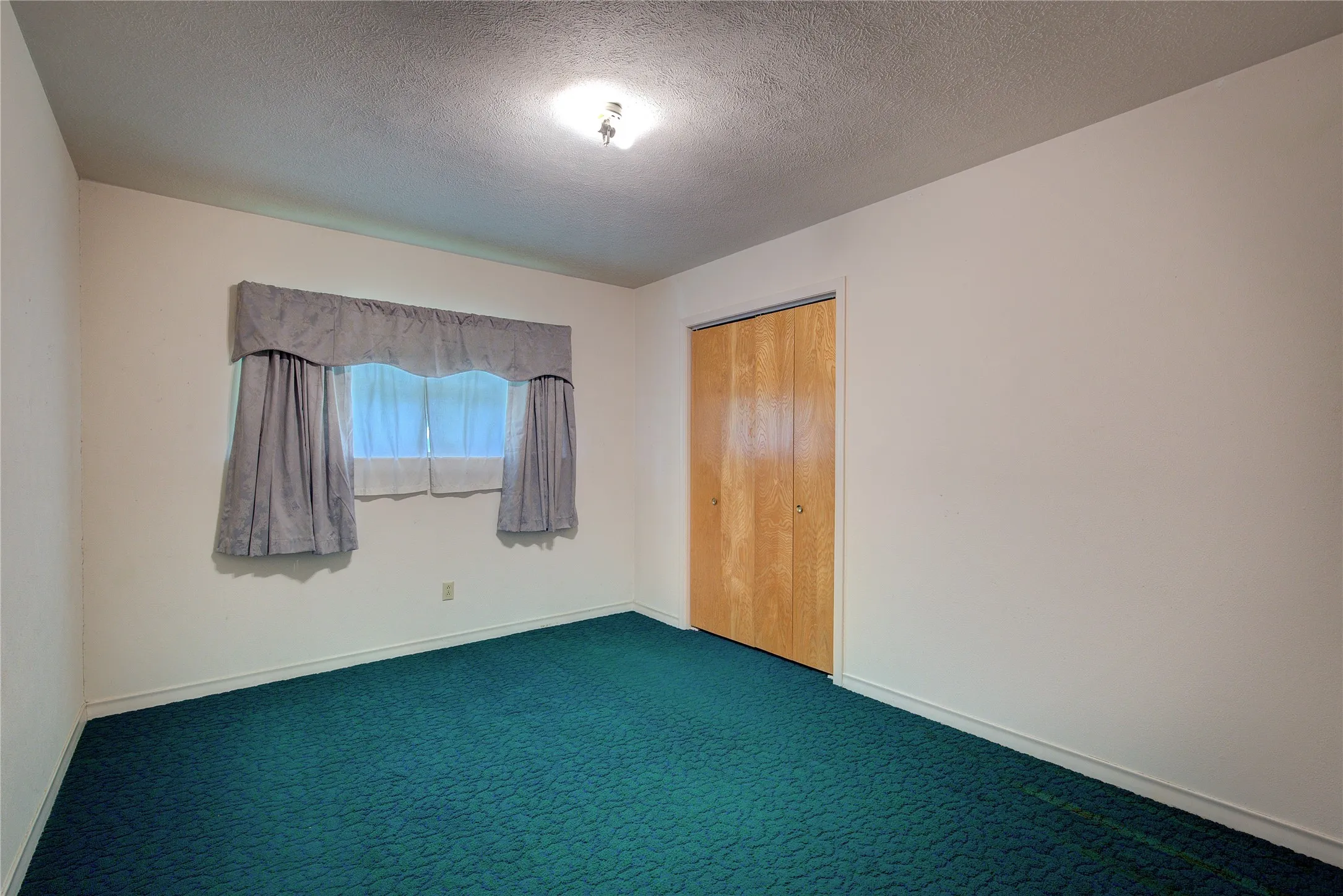 Single Family Residence For Sale in Hunt County , 7007 State Highway 50, Commerce, Texas 75428, 3 Bedroom, 2 Bathroom, Garage spaces, 1,683 Sqft, built in 1970, mls#21244098, Real Estate Agent in Commerce, Homes For Sale in Hunt county, Homes For Sale in Commerce, Realtor in Commerce Texas, Real Estate Brokerage Independent Realty Texas, Luminita Cordes Realtor