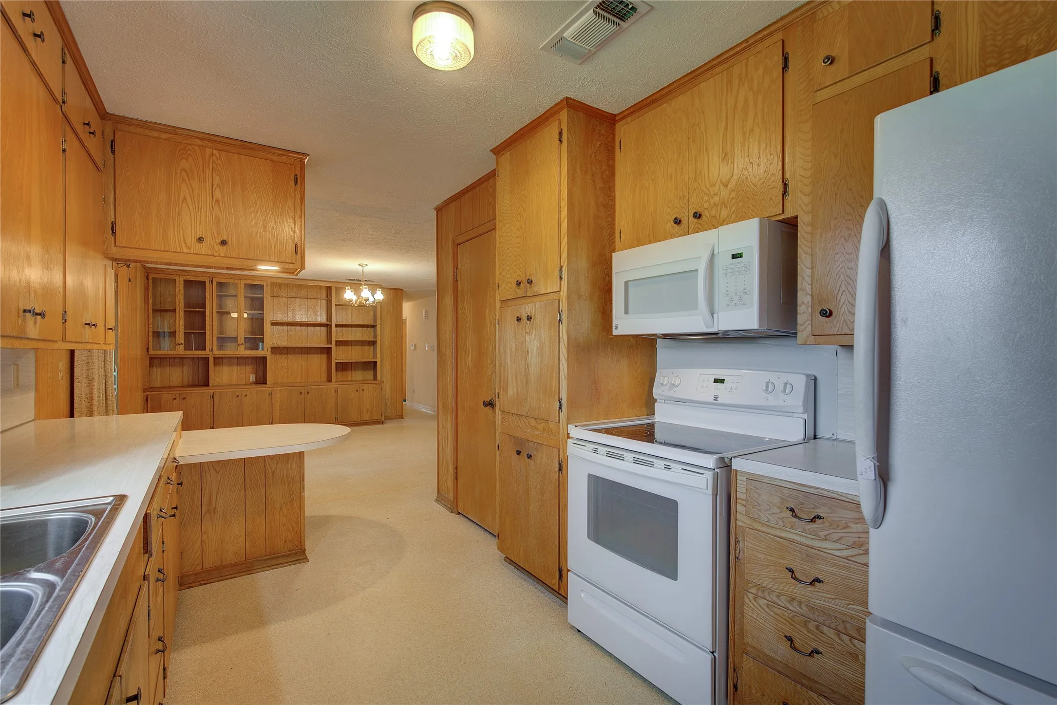 Single Family Residence For Sale in Hunt County , 7007 State Highway 50, Commerce, Texas 75428, 3 Bedroom, 2 Bathroom, Garage spaces, 1,683 Sqft, built in 1970, mls#21244098, Real Estate Agent in Commerce, Homes For Sale in Hunt county, Homes For Sale in Commerce, Realtor in Commerce Texas, Real Estate Brokerage Independent Realty Texas, Luminita Cordes Realtor