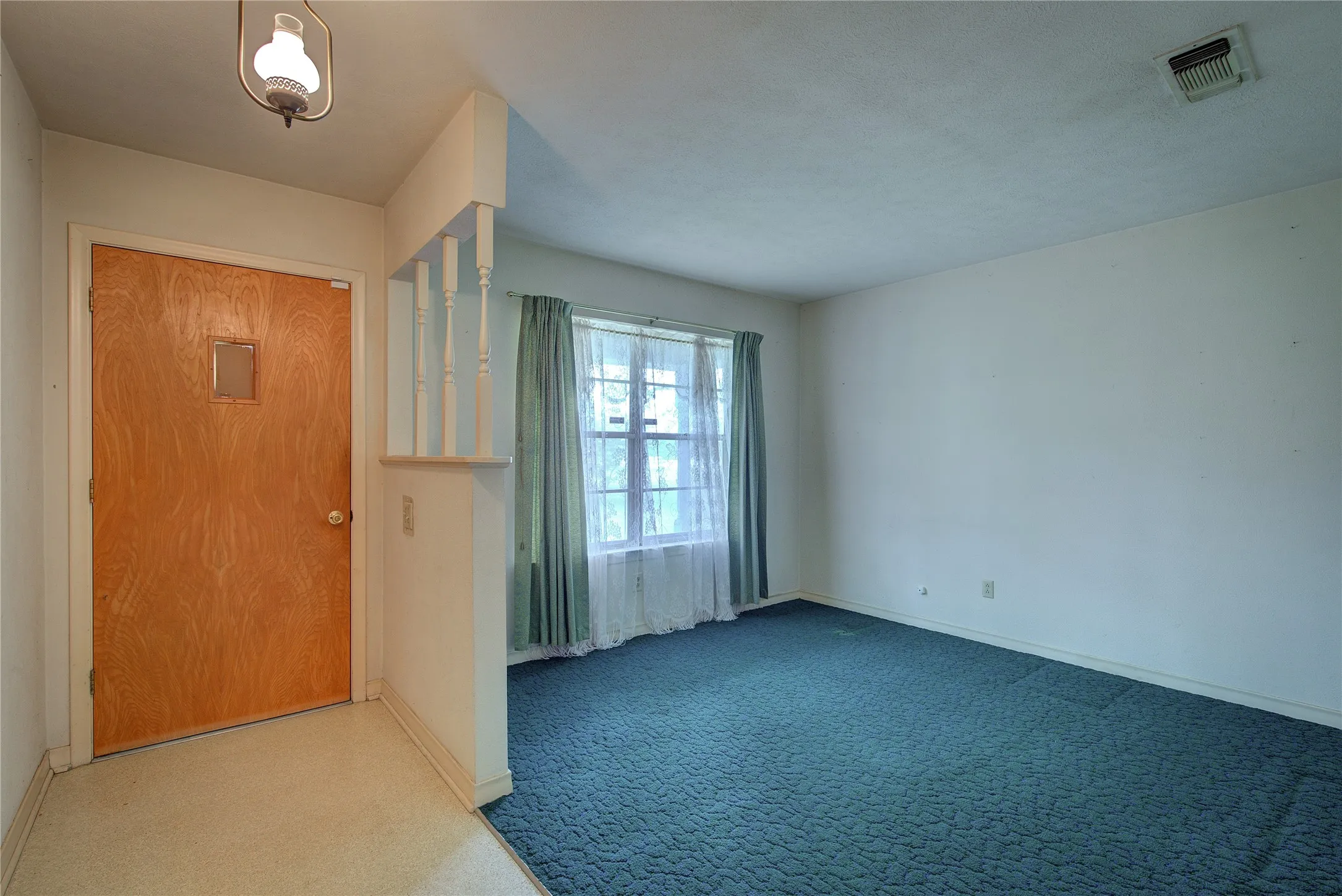 Single Family Residence For Sale in Hunt County , 7007 State Highway 50, Commerce, Texas 75428, 3 Bedroom, 2 Bathroom, Garage spaces, 1,683 Sqft, built in 1970, mls#21244098, Real Estate Agent in Commerce, Homes For Sale in Hunt county, Homes For Sale in Commerce, Realtor in Commerce Texas, Real Estate Brokerage Independent Realty Texas, Luminita Cordes Realtor