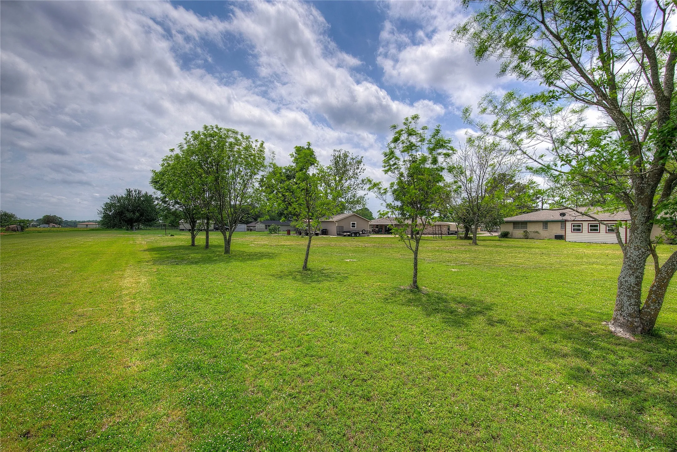 Single Family Residence For Sale in Hunt County , 7007 State Highway 50, Commerce, Texas 75428, 3 Bedroom, 2 Bathroom, Garage spaces, 1,683 Sqft, built in 1970, mls#21244098, Real Estate Agent in Commerce, Homes For Sale in Hunt county, Homes For Sale in Commerce, Realtor in Commerce Texas, Real Estate Brokerage Independent Realty Texas, Luminita Cordes Realtor