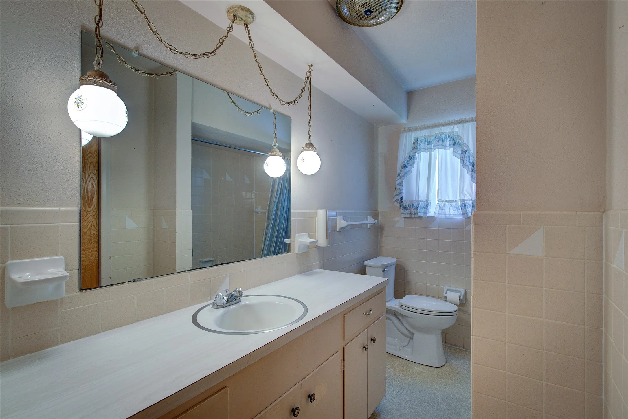 Single Family Residence For Sale in Hunt County , 7007 State Highway 50, Commerce, Texas 75428, 3 Bedroom, 2 Bathroom, Garage spaces, 1,683 Sqft, built in 1970, mls#21244098, Real Estate Agent in Commerce, Homes For Sale in Hunt county, Homes For Sale in Commerce, Realtor in Commerce Texas, Real Estate Brokerage Independent Realty Texas, Luminita Cordes Realtor