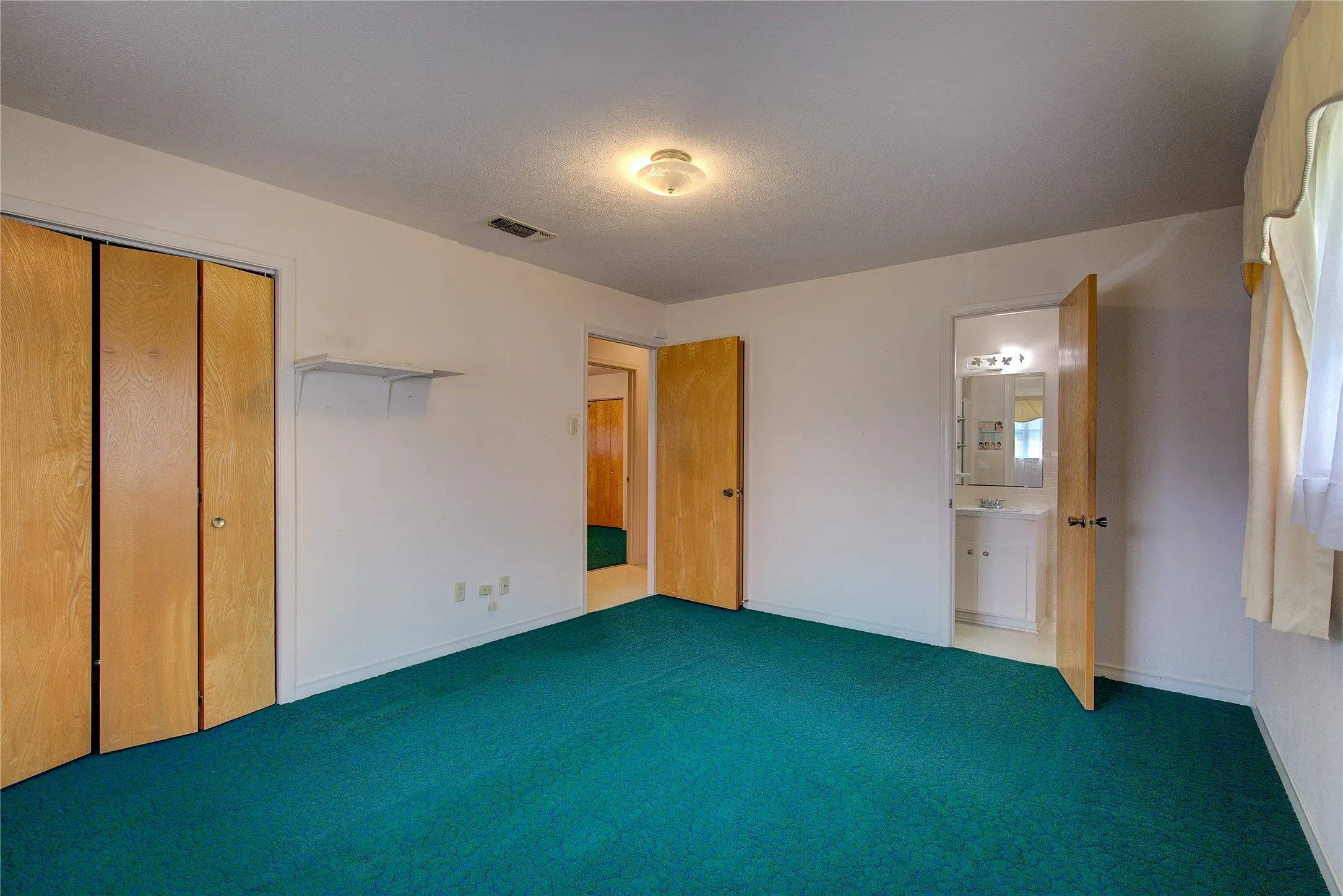 Single Family Residence For Sale in Hunt County , 7007 State Highway 50, Commerce, Texas 75428, 3 Bedroom, 2 Bathroom, Garage spaces, 1,683 Sqft, built in 1970, mls#21244098, Real Estate Agent in Commerce, Homes For Sale in Hunt county, Homes For Sale in Commerce, Realtor in Commerce Texas, Real Estate Brokerage Independent Realty Texas, Luminita Cordes Realtor