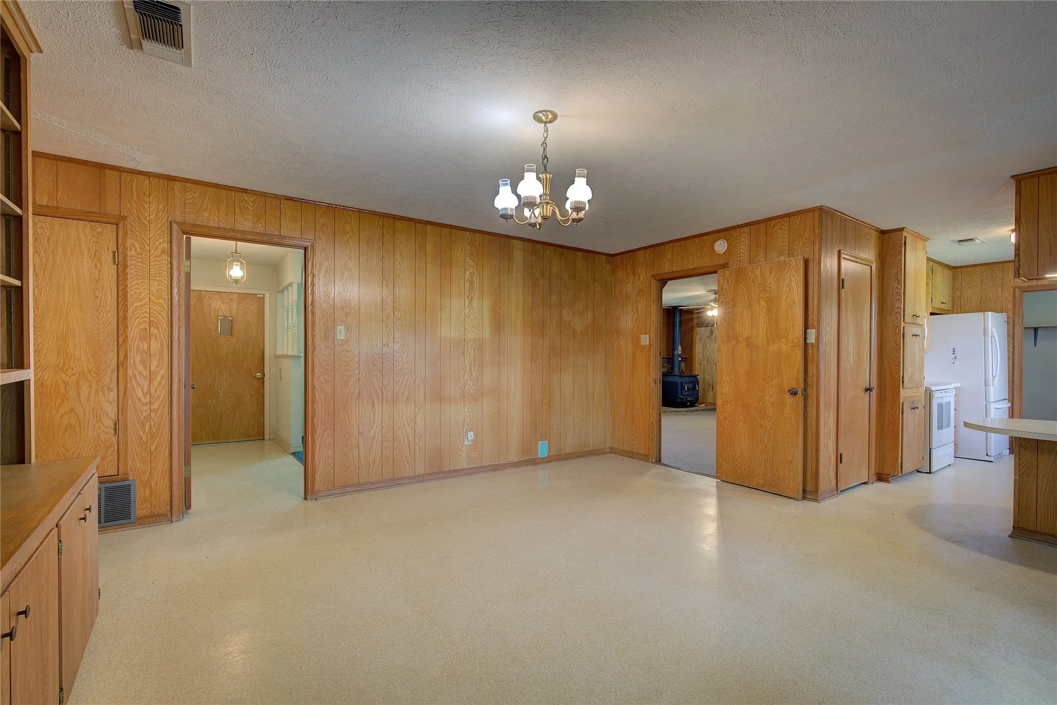 Single Family Residence For Sale in Hunt County , 7007 State Highway 50, Commerce, Texas 75428, 3 Bedroom, 2 Bathroom, Garage spaces, 1,683 Sqft, built in 1970, mls#21244098, Real Estate Agent in Commerce, Homes For Sale in Hunt county, Homes For Sale in Commerce, Realtor in Commerce Texas, Real Estate Brokerage Independent Realty Texas, Luminita Cordes Realtor