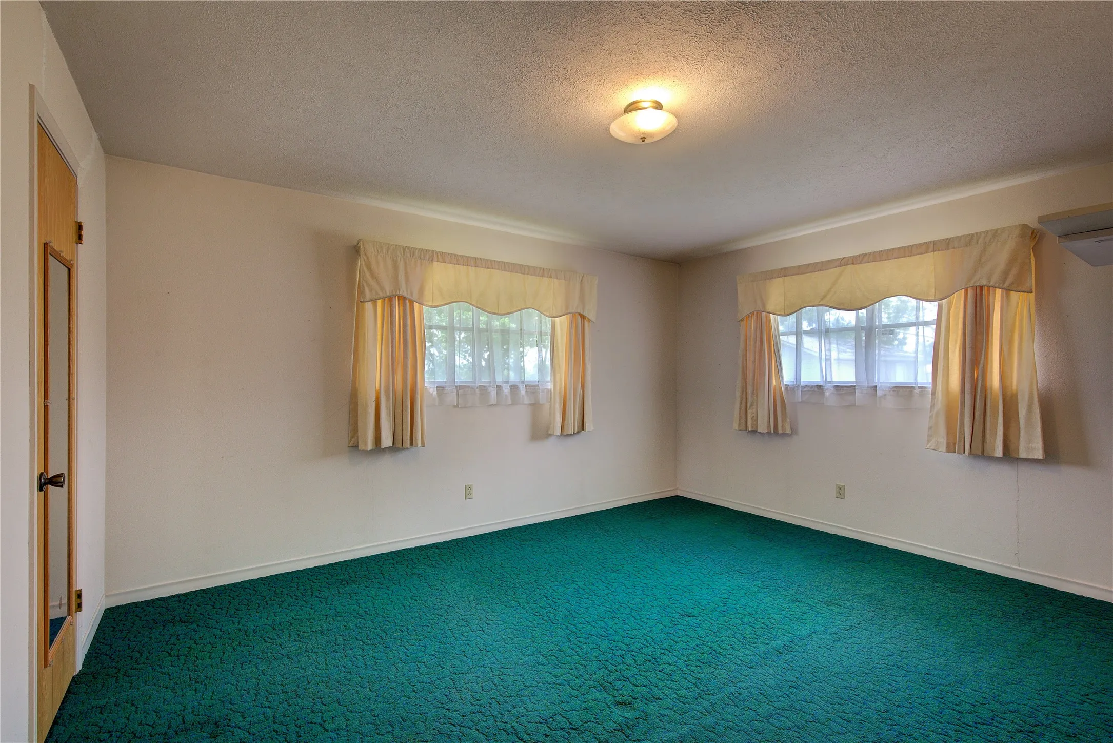 Single Family Residence For Sale in Hunt County , 7007 State Highway 50, Commerce, Texas 75428, 3 Bedroom, 2 Bathroom, Garage spaces, 1,683 Sqft, built in 1970, mls#21244098, Real Estate Agent in Commerce, Homes For Sale in Hunt county, Homes For Sale in Commerce, Realtor in Commerce Texas, Real Estate Brokerage Independent Realty Texas, Luminita Cordes Realtor