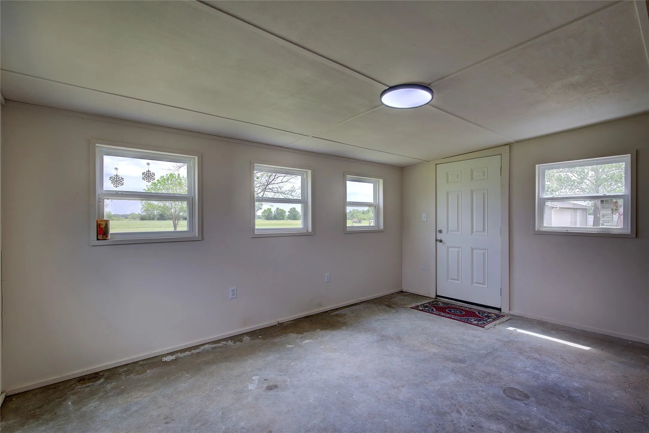 Single Family Residence For Sale in Hunt County , 7007 State Highway 50, Commerce, Texas 75428, 3 Bedroom, 2 Bathroom, Garage spaces, 1,683 Sqft, built in 1970, mls#21244098, Real Estate Agent in Commerce, Homes For Sale in Hunt county, Homes For Sale in Commerce, Realtor in Commerce Texas, Real Estate Brokerage Independent Realty Texas, Luminita Cordes Realtor