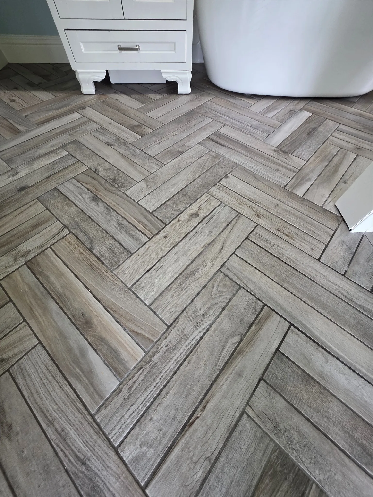 Look at these floors! Excellence in bathroom