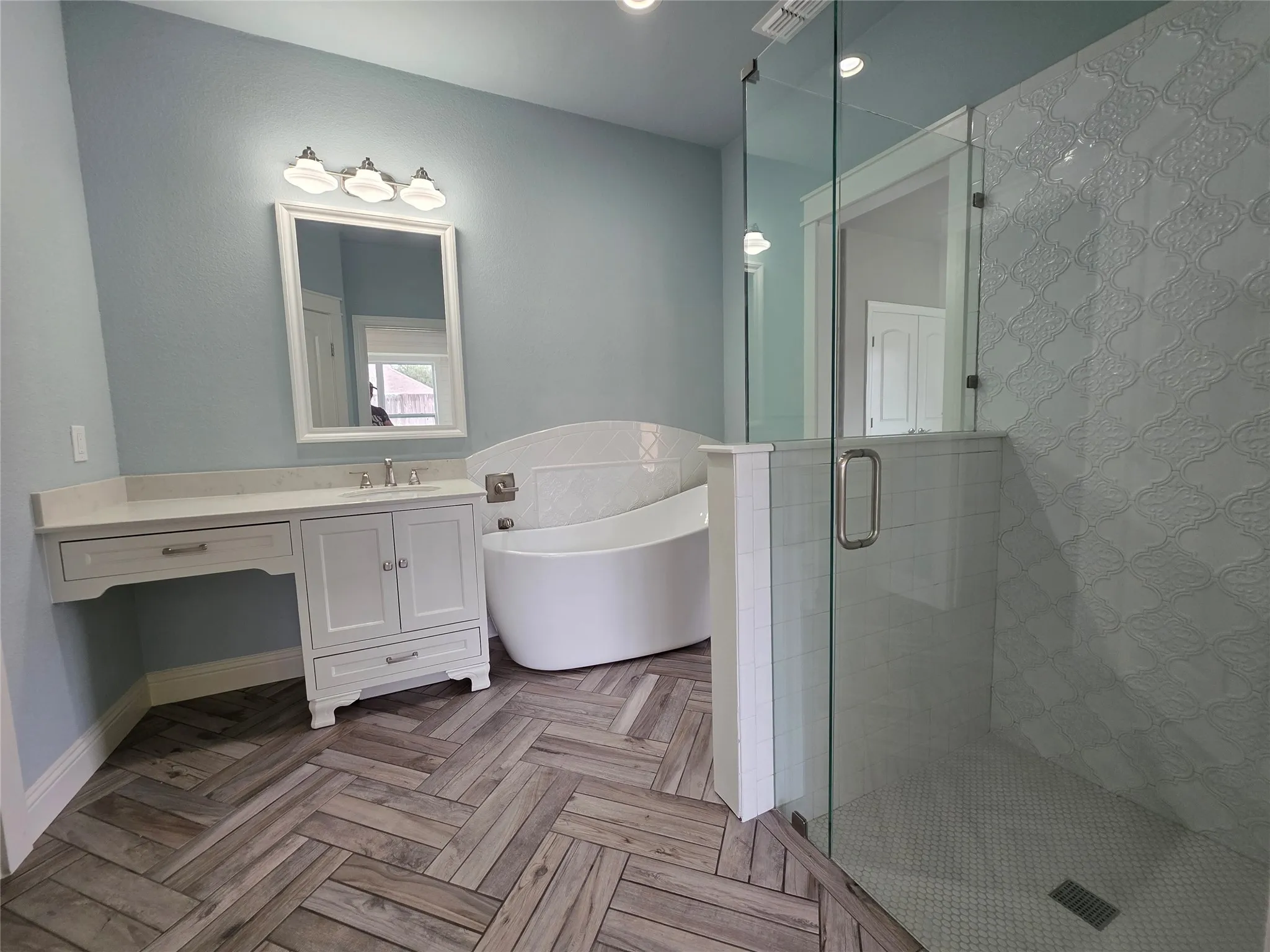 Soaking tub goes with the blue room, luxury