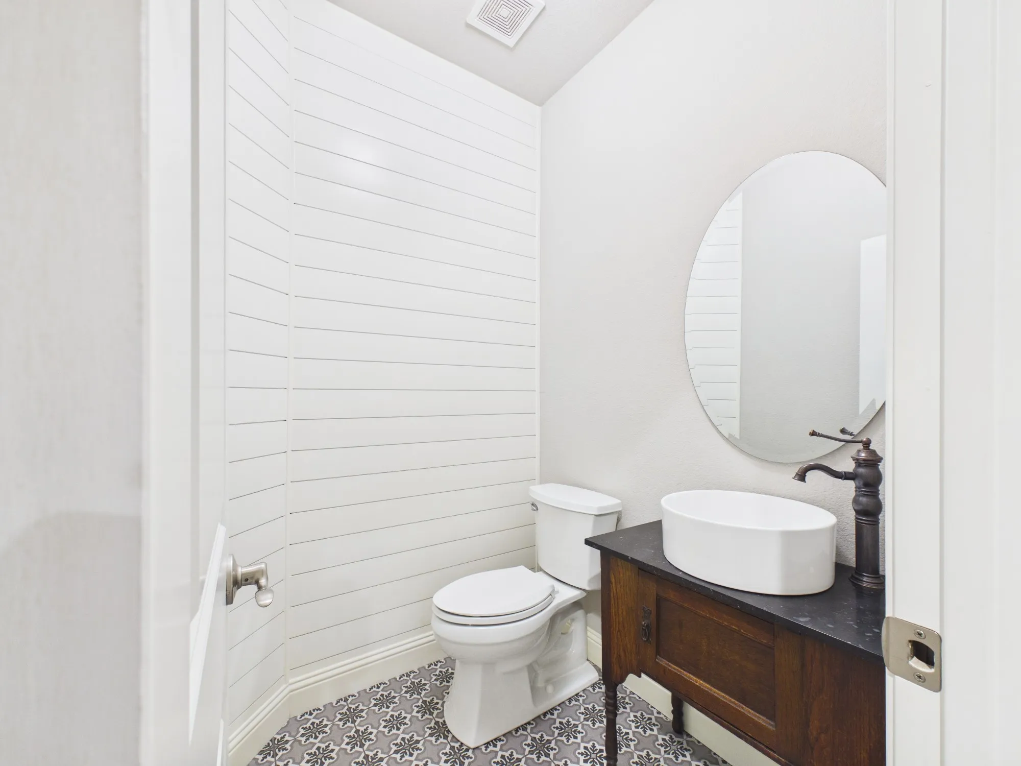 Half bath near laundry room, great sink