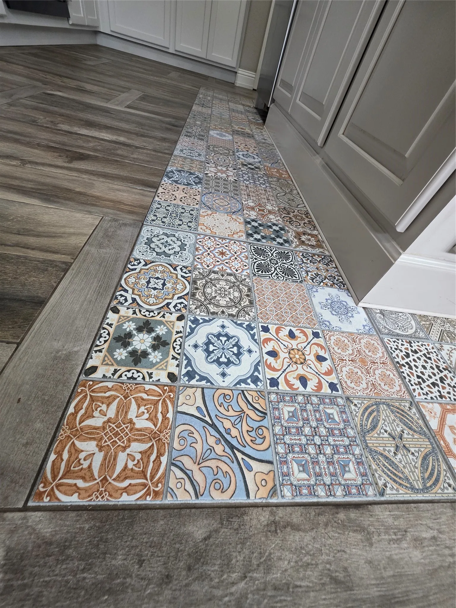 Kitchen accent floors around the island