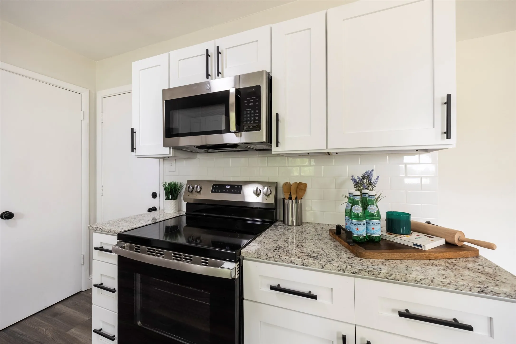 Single Family Residence For Sale in Ellis County , 536 Lakeshore Drive, Ennis, Texas 75119, 3 Bedroom, 2 Bathroom, 2 Garage spaces, 1,441 Sqft, built in 1959, mls#21244117, Real Estate Agent in Ennis, Homes For Sale in Ellis county, Homes For Sale in Ennis, Realtor in Ennis Texas, Real Estate Brokerage Independent Realty Texas, Luminita Cordes Realtor