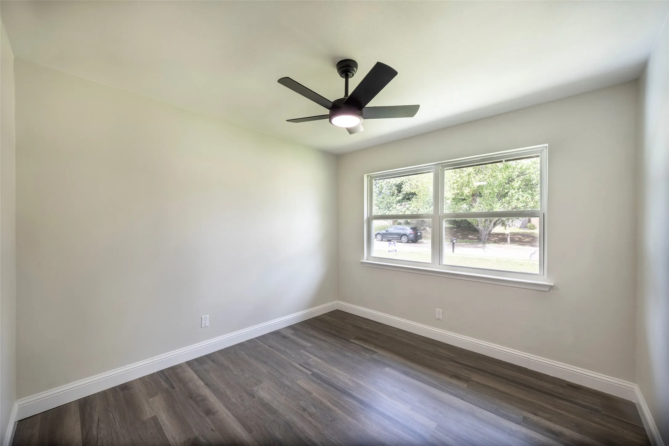 Single Family Residence For Sale in Ellis County , 536 Lakeshore Drive, Ennis, Texas 75119, 3 Bedroom, 2 Bathroom, 2 Garage spaces, 1,441 Sqft, built in 1959, mls#21244117, Real Estate Agent in Ennis, Homes For Sale in Ellis county, Homes For Sale in Ennis, Realtor in Ennis Texas, Real Estate Brokerage Independent Realty Texas, Luminita Cordes Realtor