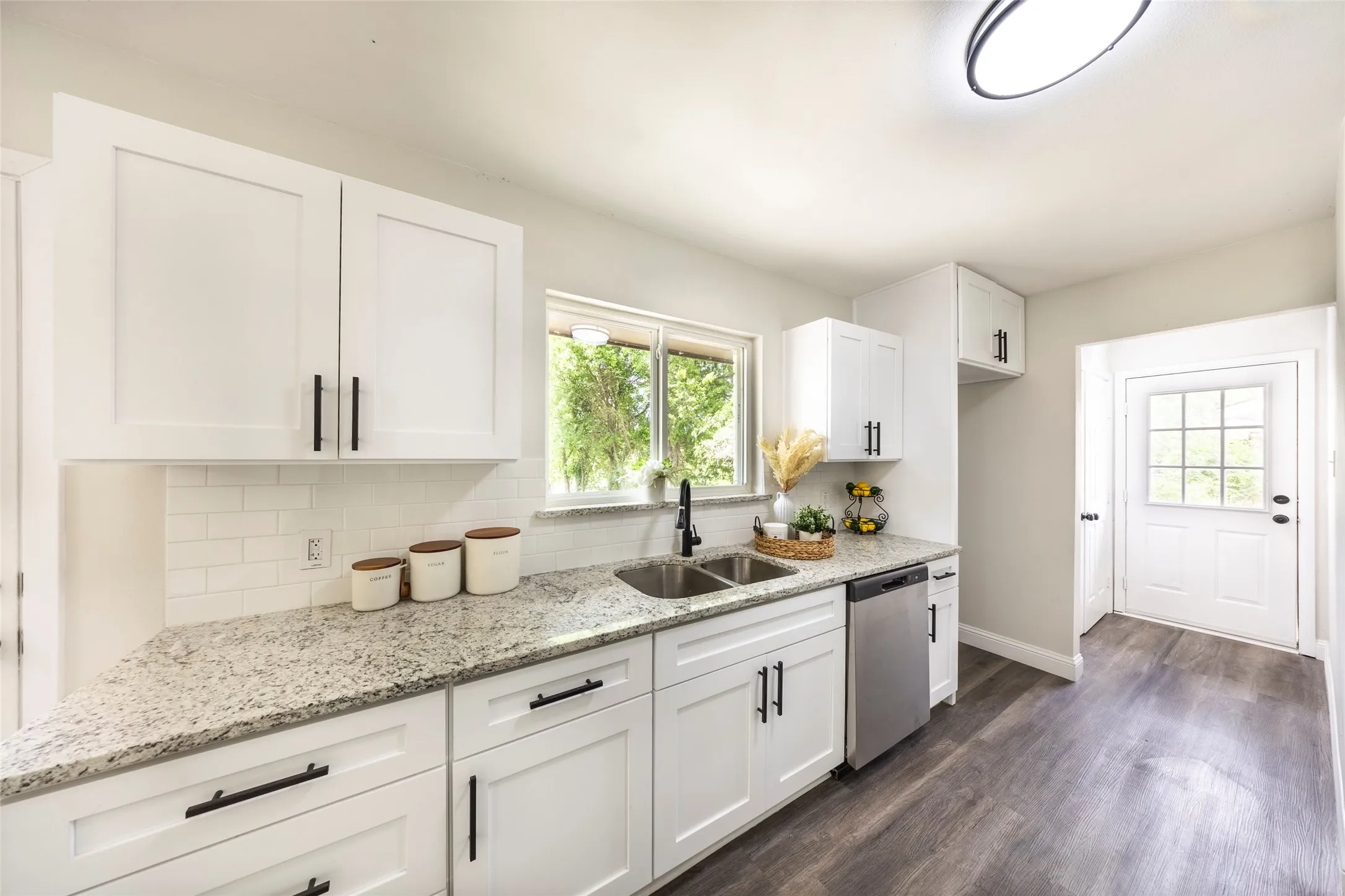 Single Family Residence For Sale in Ellis County , 536 Lakeshore Drive, Ennis, Texas 75119, 3 Bedroom, 2 Bathroom, 2 Garage spaces, 1,441 Sqft, built in 1959, mls#21244117, Real Estate Agent in Ennis, Homes For Sale in Ellis county, Homes For Sale in Ennis, Realtor in Ennis Texas, Real Estate Brokerage Independent Realty Texas, Luminita Cordes Realtor