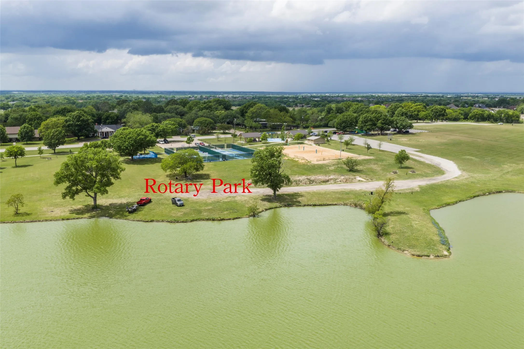 Single Family Residence For Sale in Ellis County , 536 Lakeshore Drive, Ennis, Texas 75119, 3 Bedroom, 2 Bathroom, 2 Garage spaces, 1,441 Sqft, built in 1959, mls#21244117, Real Estate Agent in Ennis, Homes For Sale in Ellis county, Homes For Sale in Ennis, Realtor in Ennis Texas, Real Estate Brokerage Independent Realty Texas, Luminita Cordes Realtor