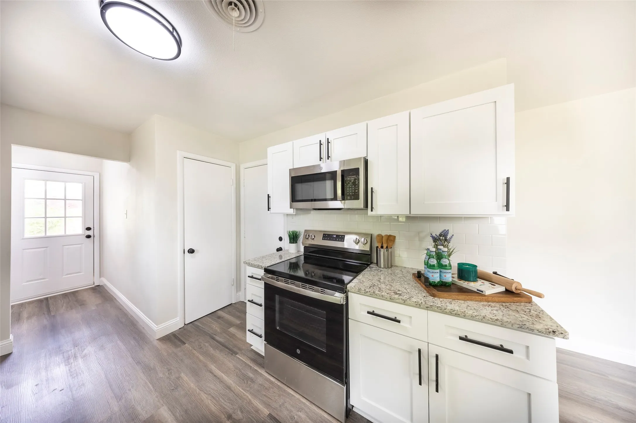 Single Family Residence For Sale in Ellis County , 536 Lakeshore Drive, Ennis, Texas 75119, 3 Bedroom, 2 Bathroom, 2 Garage spaces, 1,441 Sqft, built in 1959, mls#21244117, Real Estate Agent in Ennis, Homes For Sale in Ellis county, Homes For Sale in Ennis, Realtor in Ennis Texas, Real Estate Brokerage Independent Realty Texas, Luminita Cordes Realtor
