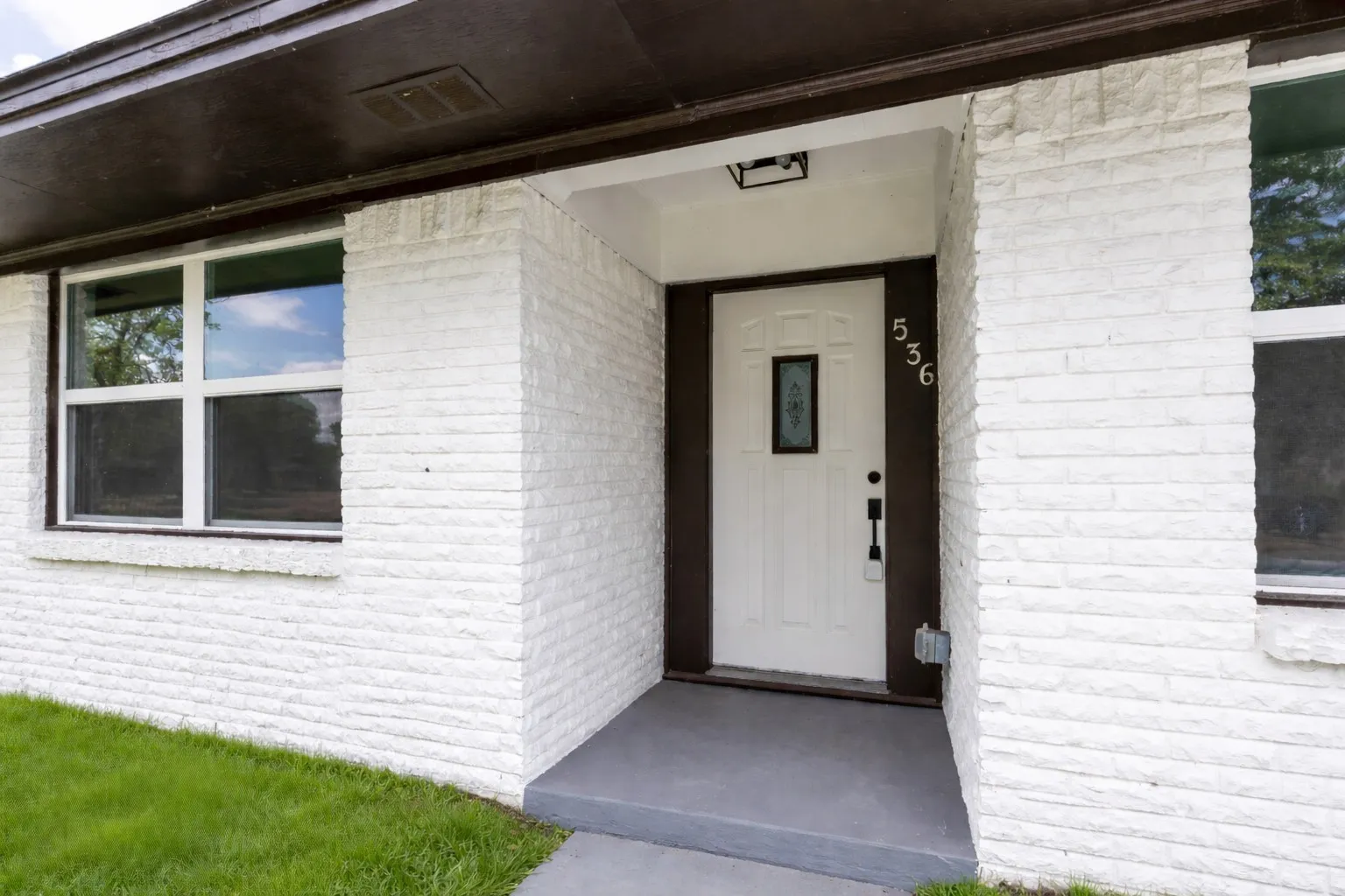 Single Family Residence For Sale in Ellis County , 536 Lakeshore Drive, Ennis, Texas 75119, 3 Bedroom, 2 Bathroom, 2 Garage spaces, 1,441 Sqft, built in 1959, mls#21244117, Real Estate Agent in Ennis, Homes For Sale in Ellis county, Homes For Sale in Ennis, Realtor in Ennis Texas, Real Estate Brokerage Independent Realty Texas, Luminita Cordes Realtor