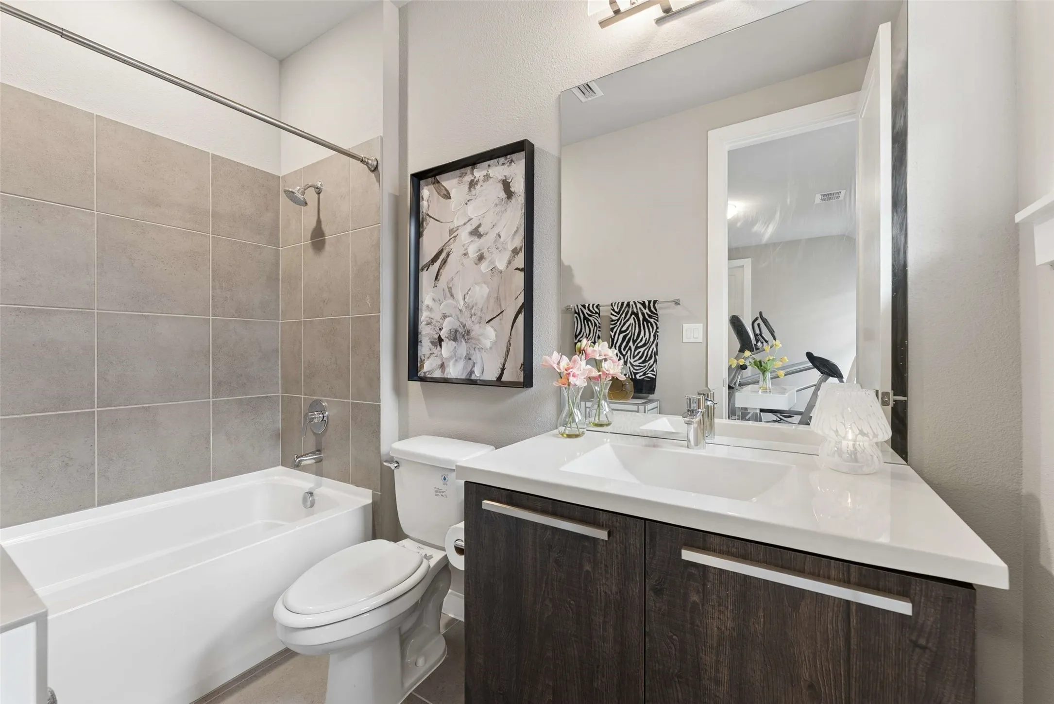 Single Family Residence For Sale in Collin County , 1401 Ellicott Drive, Celina, Texas 75009, 4 Bedroom, 5 Bathroom, 3 Garage spaces, 4,062 Sqft, built in 2017, Preowned, mls#21243571, Real Estate Agent in Celina, Homes For Sale in Collin county, Homes For Sale in Celina, Realtor in Celina Texas, Real Estate Brokerage Independent Realty Texas, Luminita Cordes Realtor