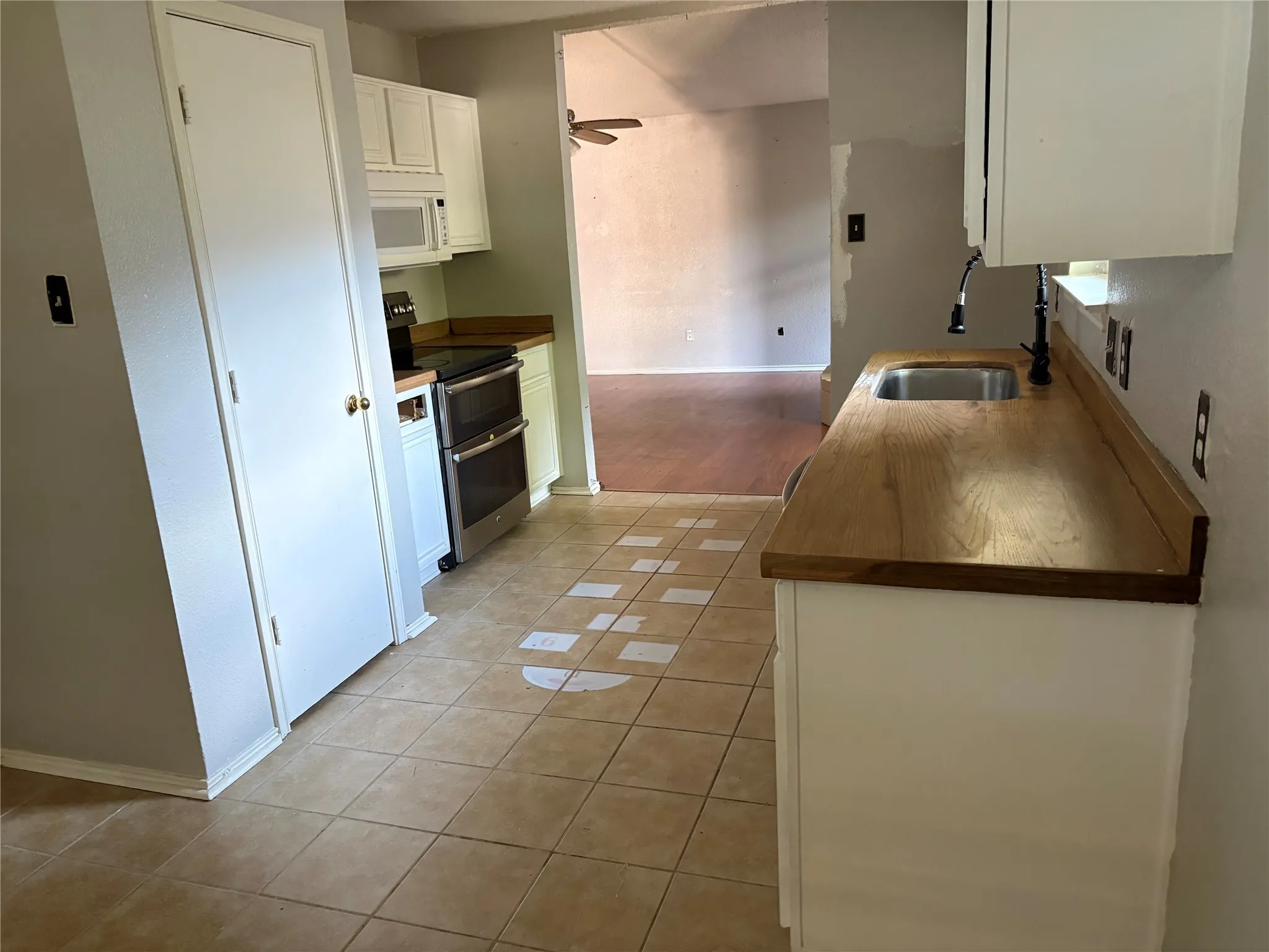 Single Family Residence For Sale in Tarrant County , 6336 Fern Meadow Drive, Fort Worth, Texas 76179, 3 Bedroom, 2 Bathroom, 2 Garage spaces, 1,317 Sqft, built in 1997, Preowned, mls#21242066, Real Estate Agent in Fort Worth, Homes For Sale in Tarrant county, Homes For Sale in Fort Worth, Realtor in Fort Worth Texas, Real Estate Brokerage Independent Realty Texas, Luminita Cordes Realtor