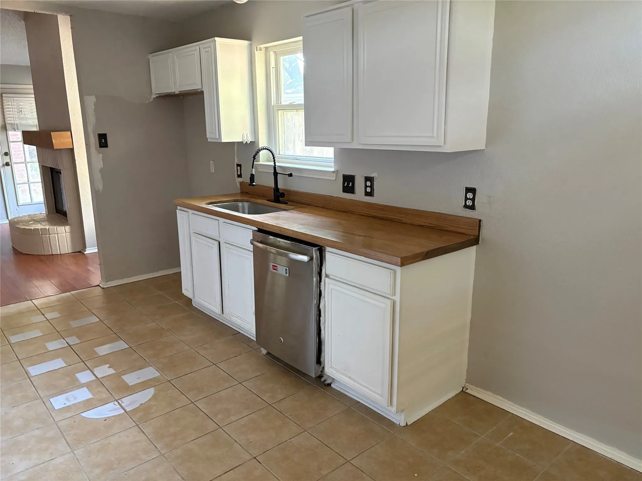 Single Family Residence For Sale in Tarrant County , 6336 Fern Meadow Drive, Fort Worth, Texas 76179, 3 Bedroom, 2 Bathroom, 2 Garage spaces, 1,317 Sqft, built in 1997, Preowned, mls#21242066, Real Estate Agent in Fort Worth, Homes For Sale in Tarrant county, Homes For Sale in Fort Worth, Realtor in Fort Worth Texas, Real Estate Brokerage Independent Realty Texas, Luminita Cordes Realtor