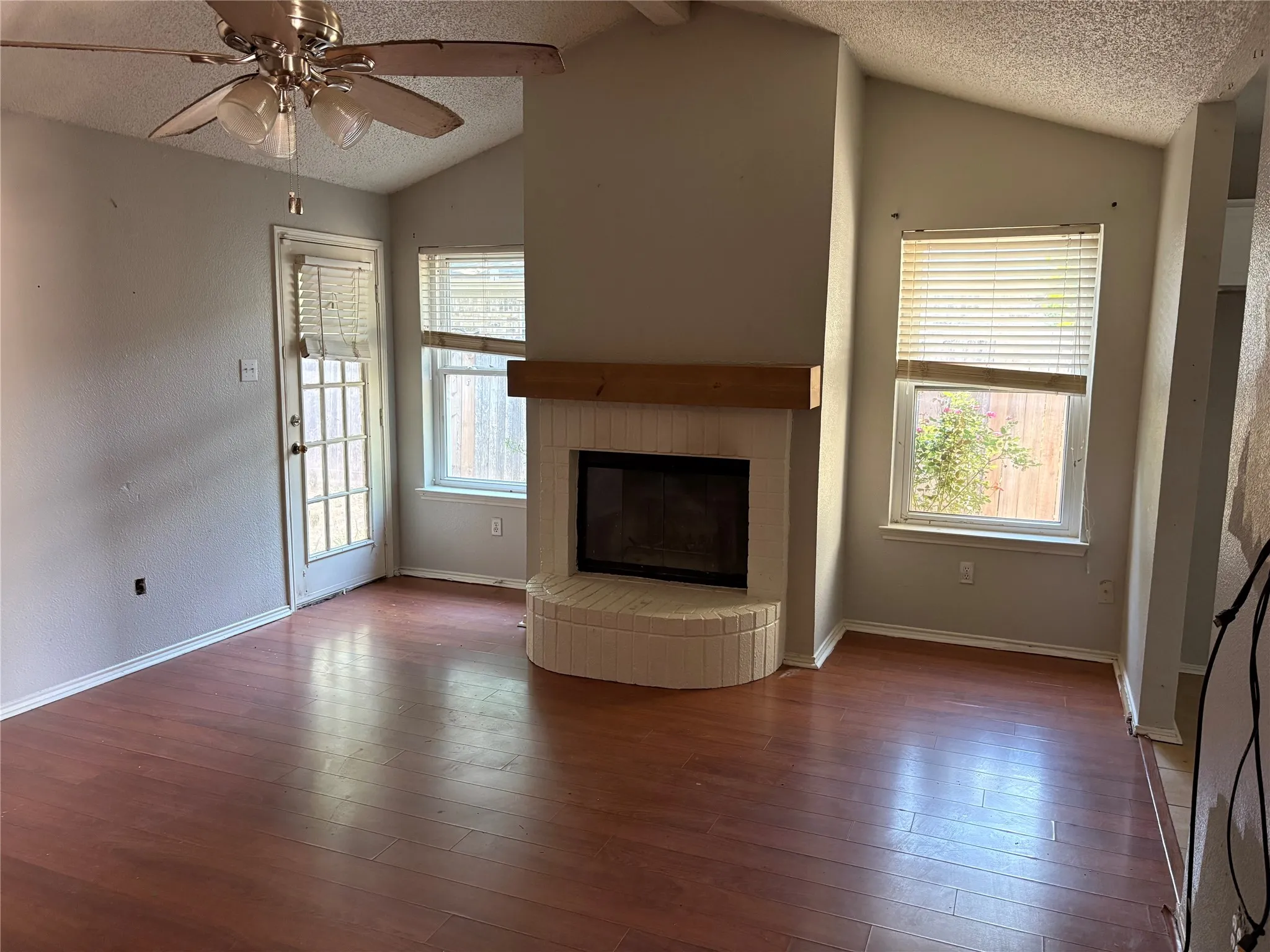 Single Family Residence For Sale in Tarrant County , 6336 Fern Meadow Drive, Fort Worth, Texas 76179, 3 Bedroom, 2 Bathroom, 2 Garage spaces, 1,317 Sqft, built in 1997, Preowned, mls#21242066, Real Estate Agent in Fort Worth, Homes For Sale in Tarrant county, Homes For Sale in Fort Worth, Realtor in Fort Worth Texas, Real Estate Brokerage Independent Realty Texas, Luminita Cordes Realtor