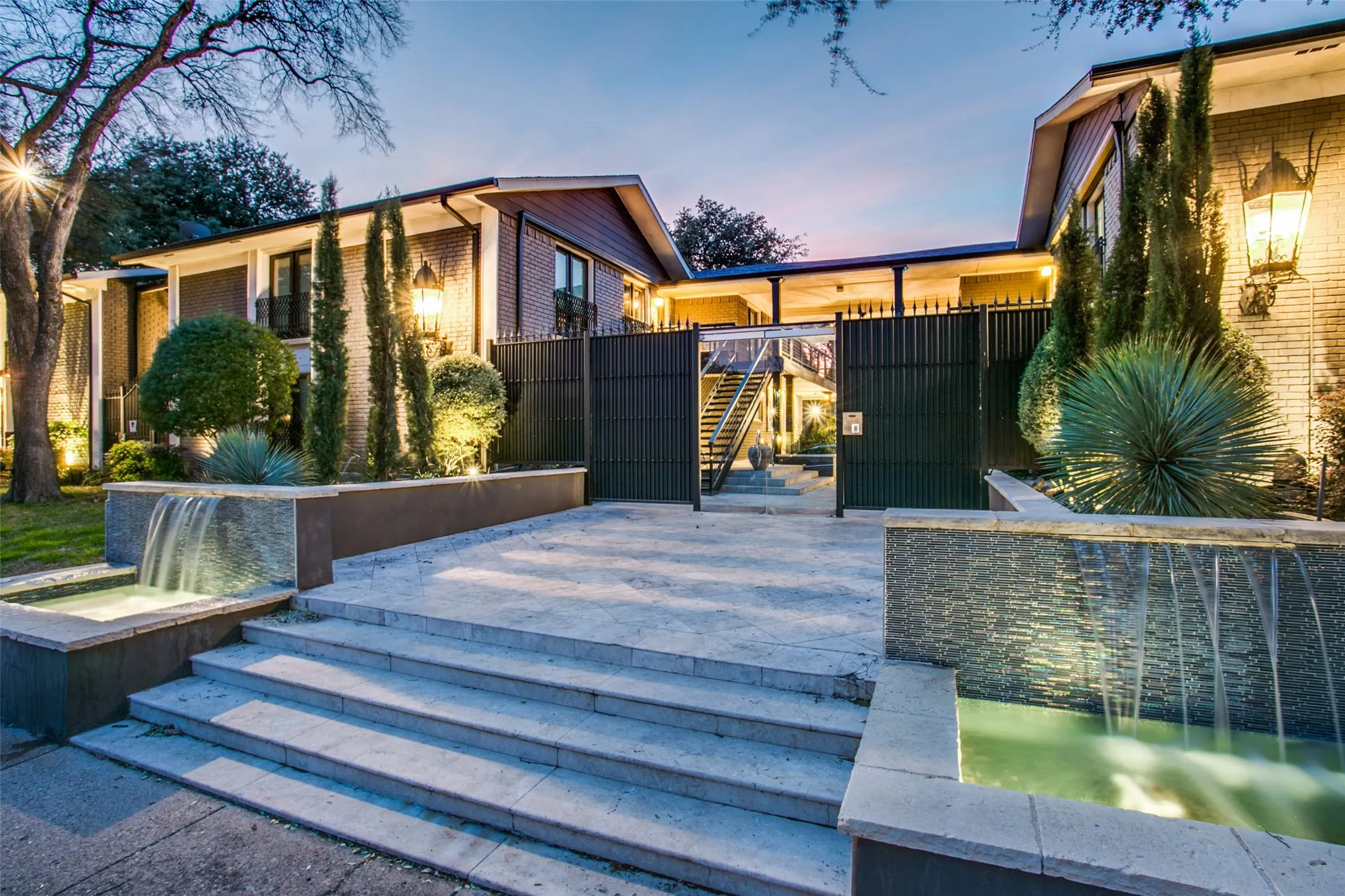 Condominium For Sale in Dallas County , 10201 Regal Oaks Drive 204, Dallas, Texas 75230, 2 Bedroom, 2 Bathroom, Garage spaces, 1,278 Sqft, built in 1963, Preowned, Price $280,000, mls#21243770, Real Estate Agent in Dallas, Homes For Sale in Dallas county, Homes For Sale in Dallas, Realtor in Dallas Texas, Real Estate Brokerage Independent Realty Texas, Luminita Cordes Realtor