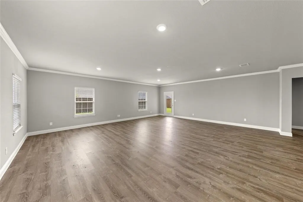 Single Family Residence For Rent in Collin County , 304 Community Drive, Lavon, Texas 75166, 4 Bedroom, 3 Bathroom, 2 Garage spaces, 2,900 Sqft, built in 2023, Preowned, mls#21244177, Real Estate Agent in Lavon, Homes For Rent in Collin county, Homes For Rent in Lavon, Realtor in Lavon Texas, Real Estate Brokerage Independent Realty Texas, Luminita Cordes Realtor
