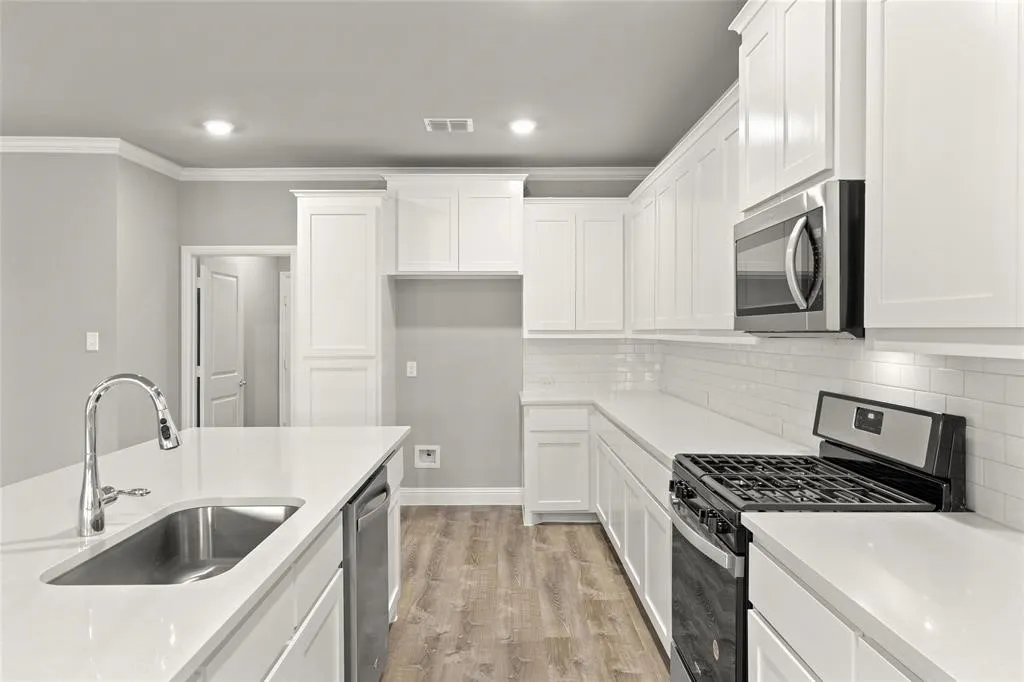 Single Family Residence For Rent in Collin County , 304 Community Drive, Lavon, Texas 75166, 4 Bedroom, 3 Bathroom, 2 Garage spaces, 2,900 Sqft, built in 2023, Preowned, mls#21244177, Real Estate Agent in Lavon, Homes For Rent in Collin county, Homes For Rent in Lavon, Realtor in Lavon Texas, Real Estate Brokerage Independent Realty Texas, Luminita Cordes Realtor