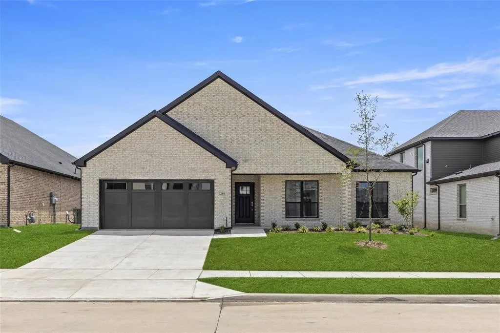 Single Family Residence For Rent in Collin County , 304 Community Drive, Lavon, Texas 75166, 4 Bedroom, 3 Bathroom, 2 Garage spaces, 2,900 Sqft, built in 2023, Preowned, mls#21244177, Real Estate Agent in Lavon, Homes For Rent in Collin county, Homes For Rent in Lavon, Realtor in Lavon Texas, Real Estate Brokerage Independent Realty Texas, Luminita Cordes Realtor