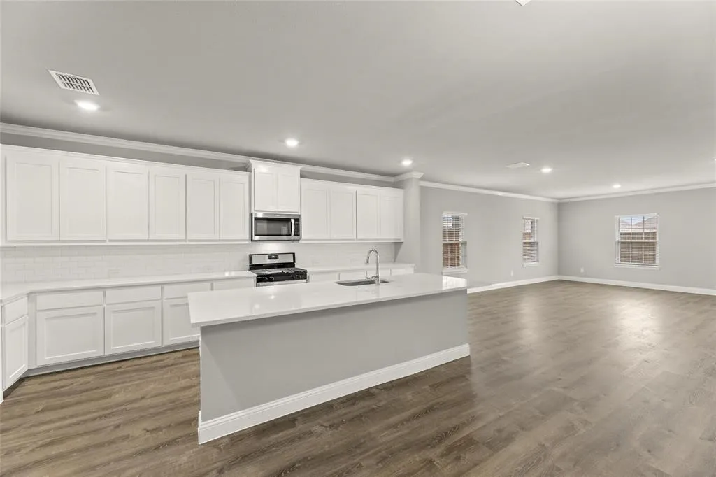 Single Family Residence For Rent in Collin County , 304 Community Drive, Lavon, Texas 75166, 4 Bedroom, 3 Bathroom, 2 Garage spaces, 2,900 Sqft, built in 2023, Preowned, mls#21244177, Real Estate Agent in Lavon, Homes For Rent in Collin county, Homes For Rent in Lavon, Realtor in Lavon Texas, Real Estate Brokerage Independent Realty Texas, Luminita Cordes Realtor