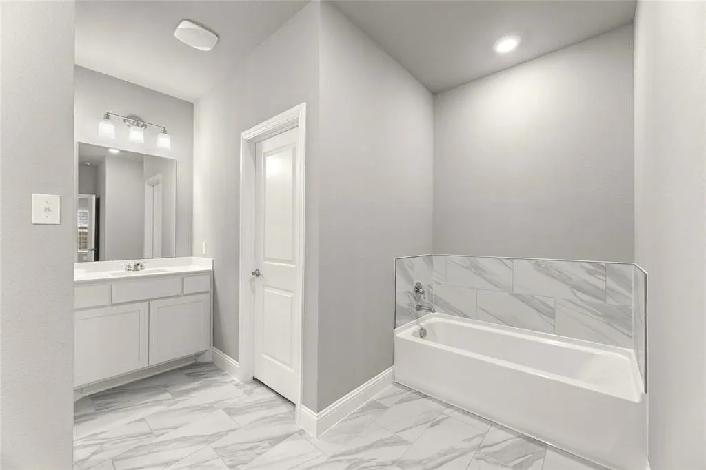 Single Family Residence For Rent in Collin County , 304 Community Drive, Lavon, Texas 75166, 4 Bedroom, 3 Bathroom, 2 Garage spaces, 2,900 Sqft, built in 2023, Preowned, mls#21244177, Real Estate Agent in Lavon, Homes For Rent in Collin county, Homes For Rent in Lavon, Realtor in Lavon Texas, Real Estate Brokerage Independent Realty Texas, Luminita Cordes Realtor