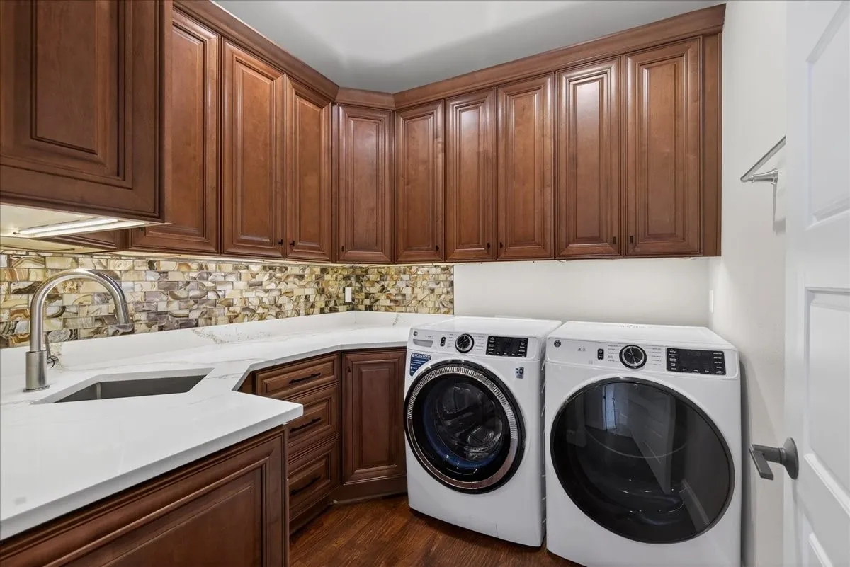 Lots of cabinets