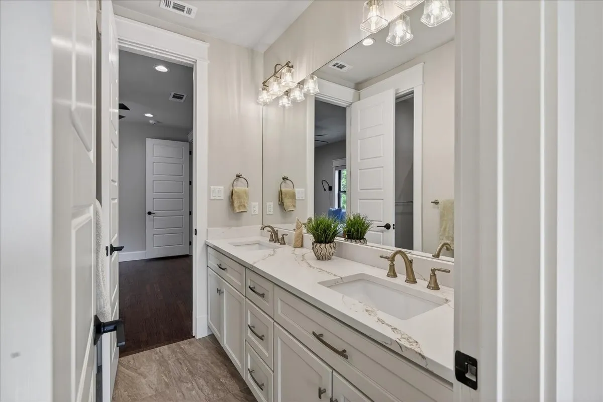 Guest Bathroom  Jack N Jill