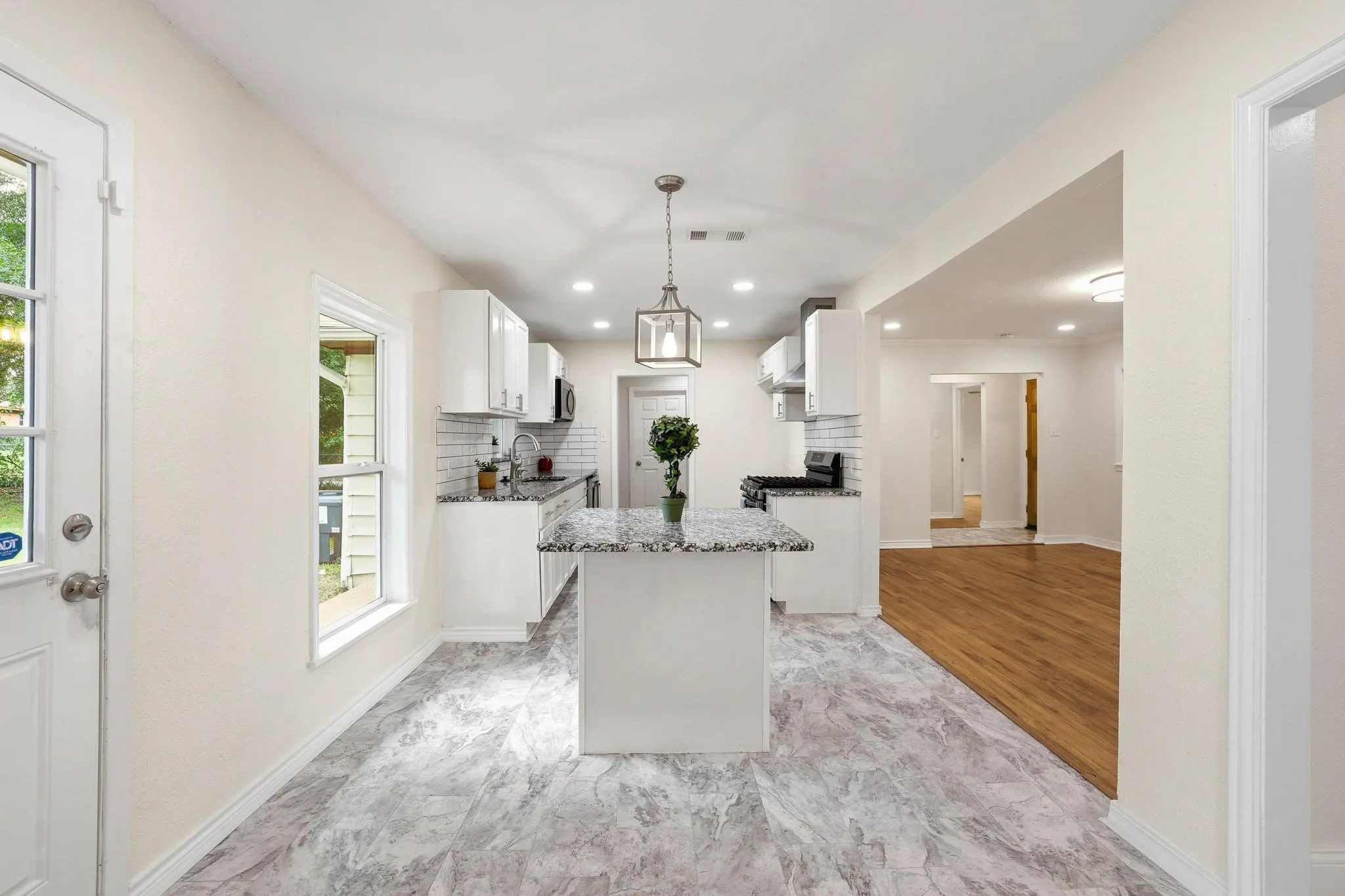 Single Family Residence For Sale in Grayson County , 2401 Sunset Street, Denison, Texas 75020, 4 Bedroom, 2 Bathroom, Garage spaces, 1,545 Sqft, built in 1950, Preowned, mls#21243740, Real Estate Agent in Denison, Homes For Sale in Grayson county, Homes For Sale in Denison, Realtor in Denison Texas, Real Estate Brokerage Independent Realty Texas, Luminita Cordes Realtor