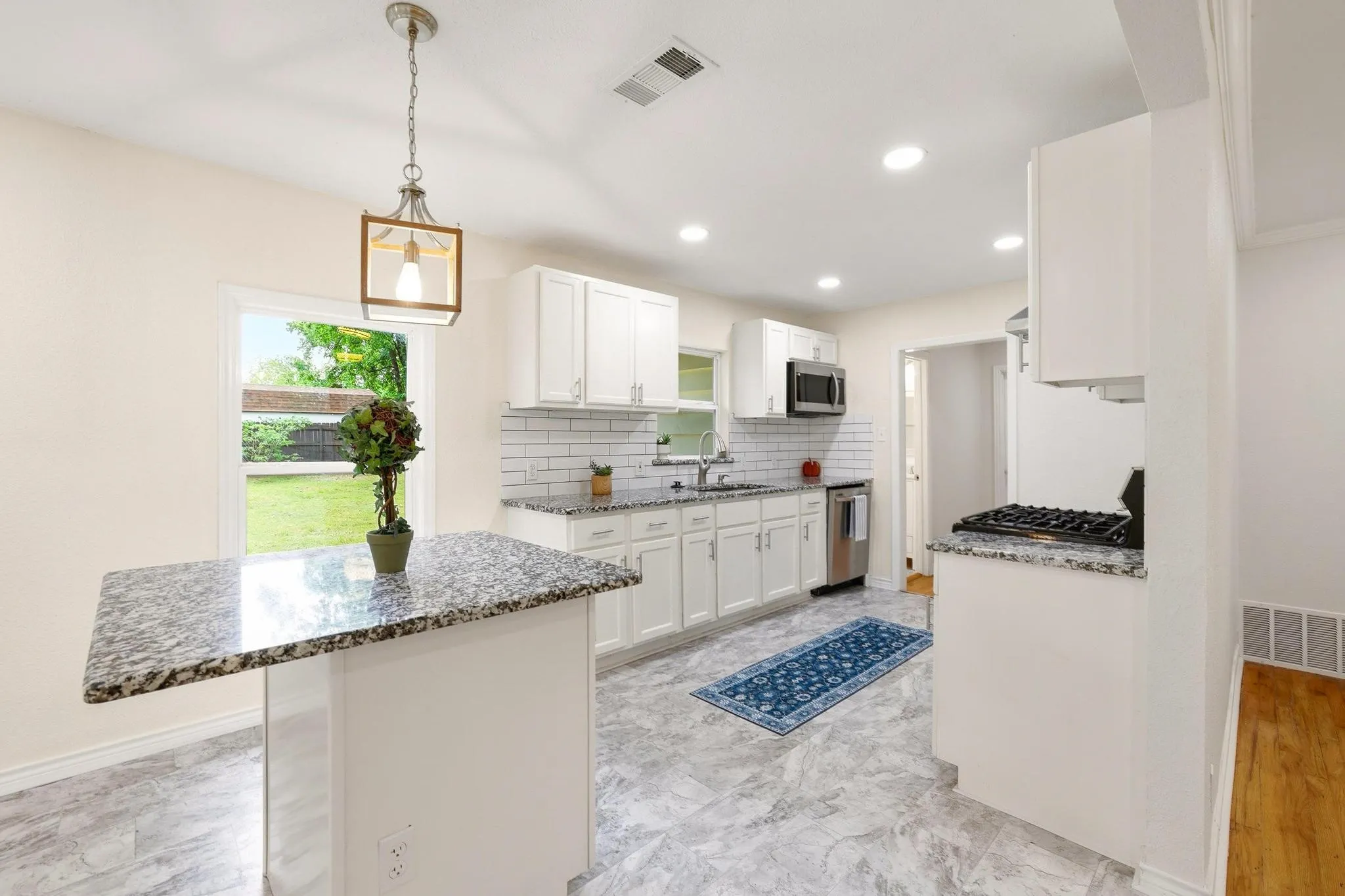 Single Family Residence For Sale in Grayson County , 2401 Sunset Street, Denison, Texas 75020, 4 Bedroom, 2 Bathroom, Garage spaces, 1,545 Sqft, built in 1950, Preowned, mls#21243740, Real Estate Agent in Denison, Homes For Sale in Grayson county, Homes For Sale in Denison, Realtor in Denison Texas, Real Estate Brokerage Independent Realty Texas, Luminita Cordes Realtor