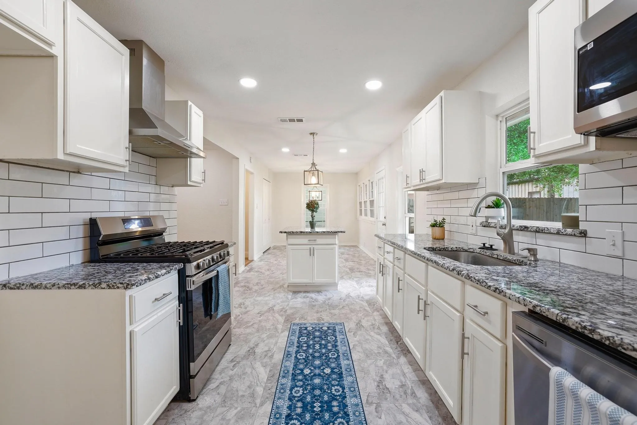 Single Family Residence For Sale in Grayson County , 2401 Sunset Street, Denison, Texas 75020, 4 Bedroom, 2 Bathroom, Garage spaces, 1,545 Sqft, built in 1950, Preowned, mls#21243740, Real Estate Agent in Denison, Homes For Sale in Grayson county, Homes For Sale in Denison, Realtor in Denison Texas, Real Estate Brokerage Independent Realty Texas, Luminita Cordes Realtor