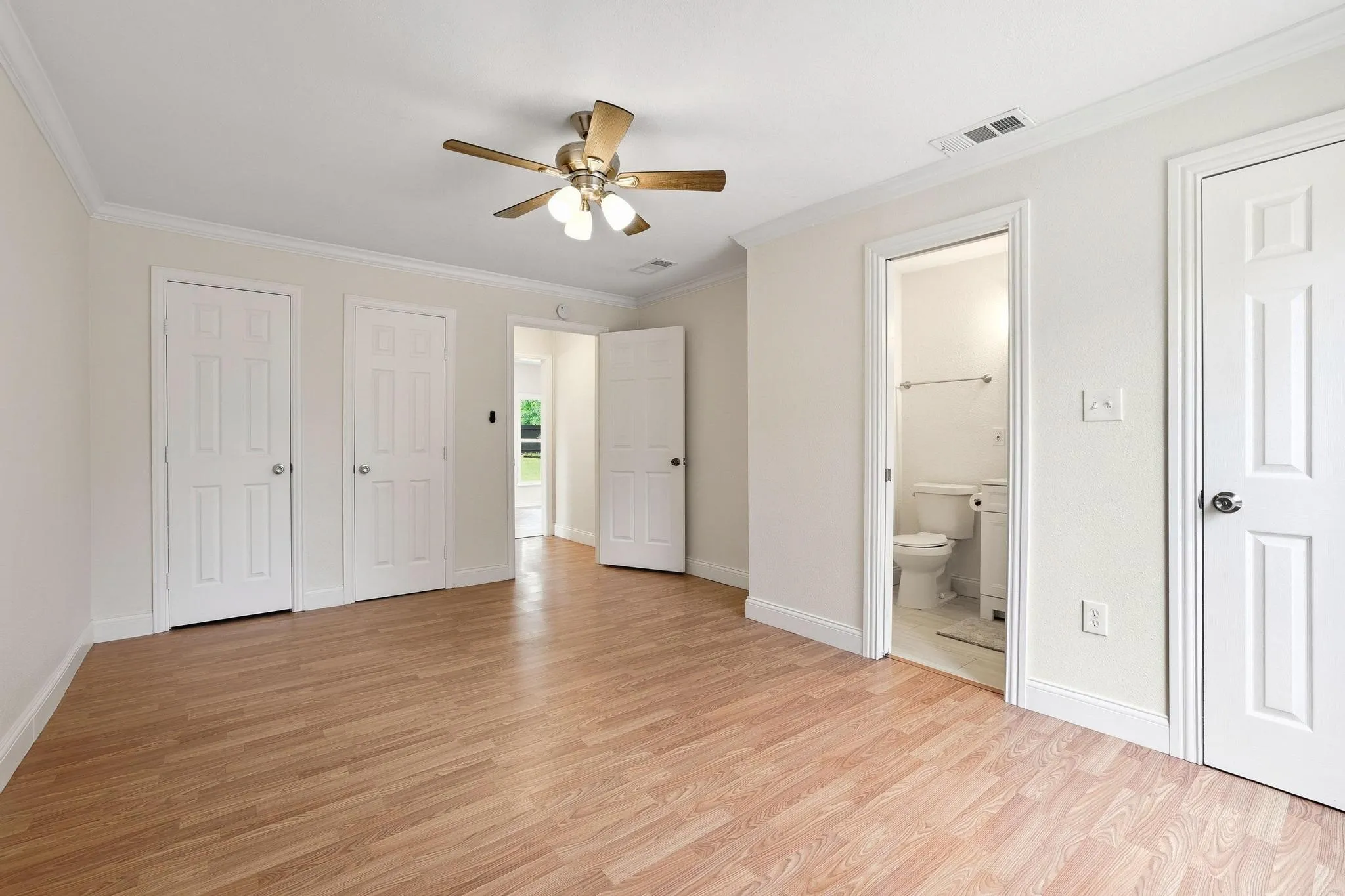 Single Family Residence For Sale in Grayson County , 2401 Sunset Street, Denison, Texas 75020, 4 Bedroom, 2 Bathroom, Garage spaces, 1,545 Sqft, built in 1950, Preowned, mls#21243740, Real Estate Agent in Denison, Homes For Sale in Grayson county, Homes For Sale in Denison, Realtor in Denison Texas, Real Estate Brokerage Independent Realty Texas, Luminita Cordes Realtor