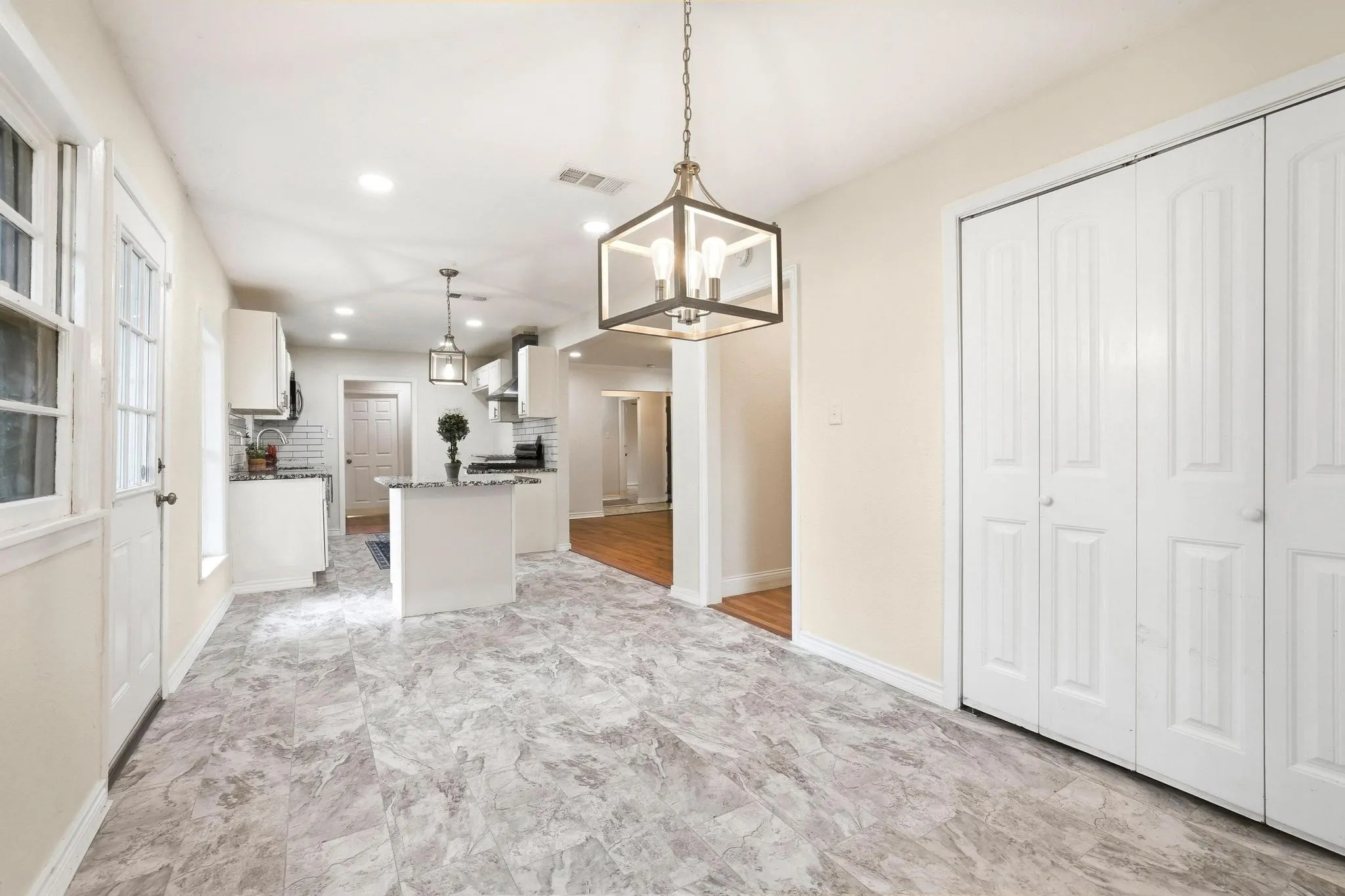 Single Family Residence For Sale in Grayson County , 2401 Sunset Street, Denison, Texas 75020, 4 Bedroom, 2 Bathroom, Garage spaces, 1,545 Sqft, built in 1950, Preowned, mls#21243740, Real Estate Agent in Denison, Homes For Sale in Grayson county, Homes For Sale in Denison, Realtor in Denison Texas, Real Estate Brokerage Independent Realty Texas, Luminita Cordes Realtor