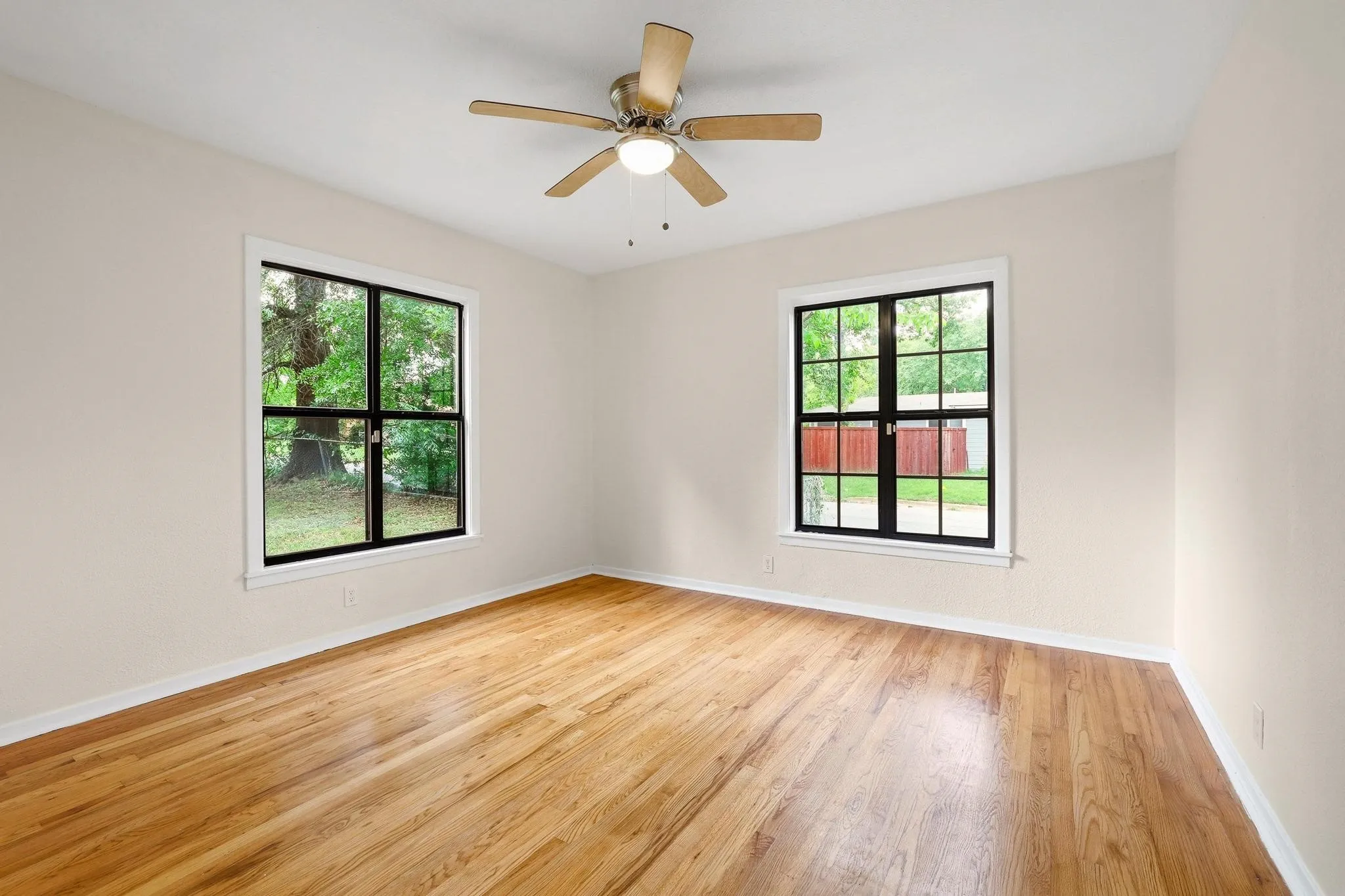 Single Family Residence For Sale in Grayson County , 2401 Sunset Street, Denison, Texas 75020, 4 Bedroom, 2 Bathroom, Garage spaces, 1,545 Sqft, built in 1950, Preowned, mls#21243740, Real Estate Agent in Denison, Homes For Sale in Grayson county, Homes For Sale in Denison, Realtor in Denison Texas, Real Estate Brokerage Independent Realty Texas, Luminita Cordes Realtor
