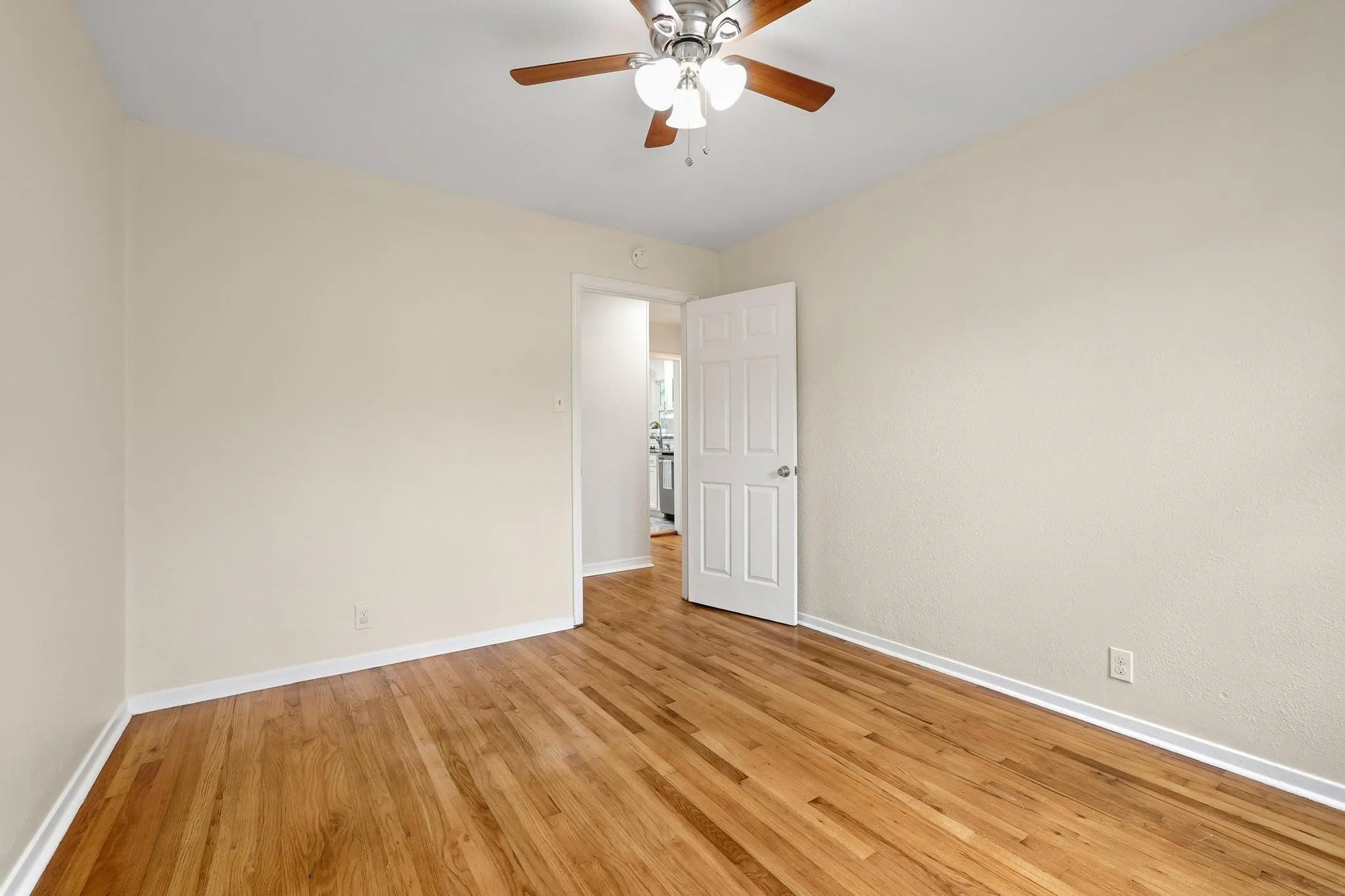 Single Family Residence For Sale in Grayson County , 2401 Sunset Street, Denison, Texas 75020, 4 Bedroom, 2 Bathroom, Garage spaces, 1,545 Sqft, built in 1950, Preowned, mls#21243740, Real Estate Agent in Denison, Homes For Sale in Grayson county, Homes For Sale in Denison, Realtor in Denison Texas, Real Estate Brokerage Independent Realty Texas, Luminita Cordes Realtor