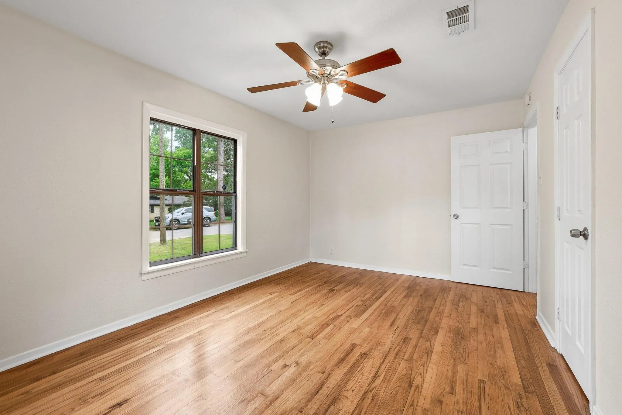 Single Family Residence For Sale in Grayson County , 2401 Sunset Street, Denison, Texas 75020, 4 Bedroom, 2 Bathroom, Garage spaces, 1,545 Sqft, built in 1950, Preowned, mls#21243740, Real Estate Agent in Denison, Homes For Sale in Grayson county, Homes For Sale in Denison, Realtor in Denison Texas, Real Estate Brokerage Independent Realty Texas, Luminita Cordes Realtor